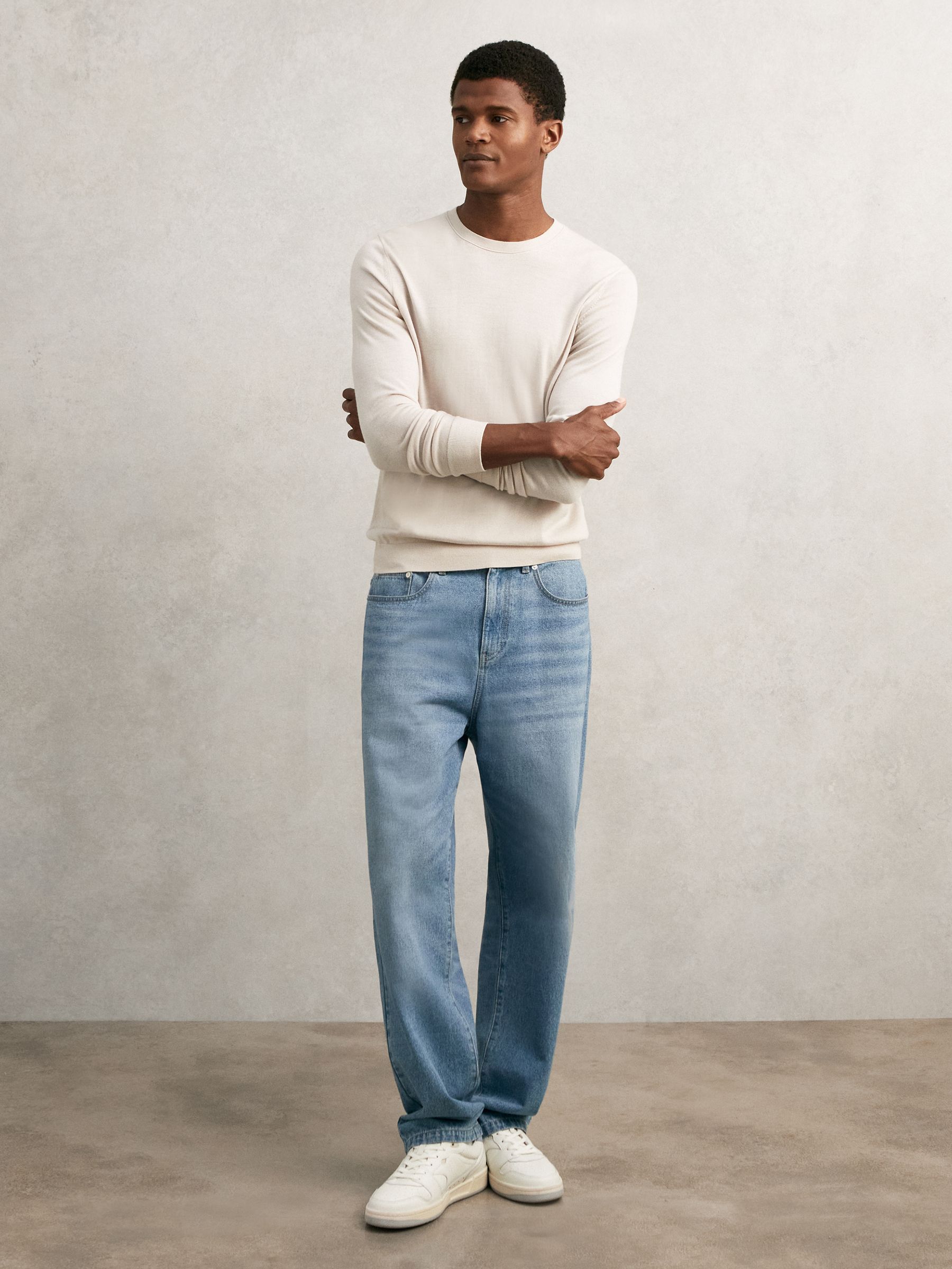 Loose-Fit Jeans in Light Blue Wash