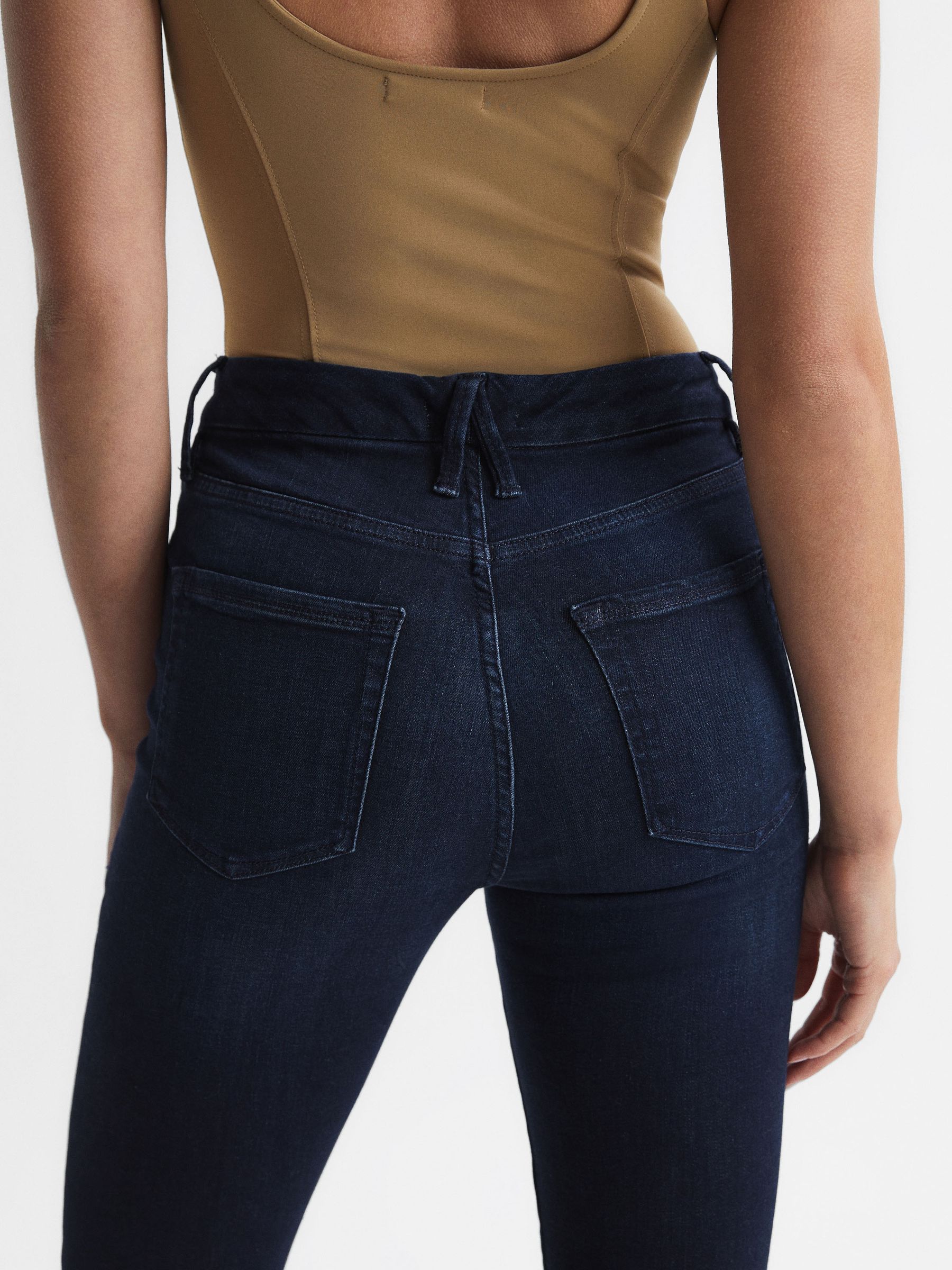 Good American Sculpting Skinny Jeans in Indigo