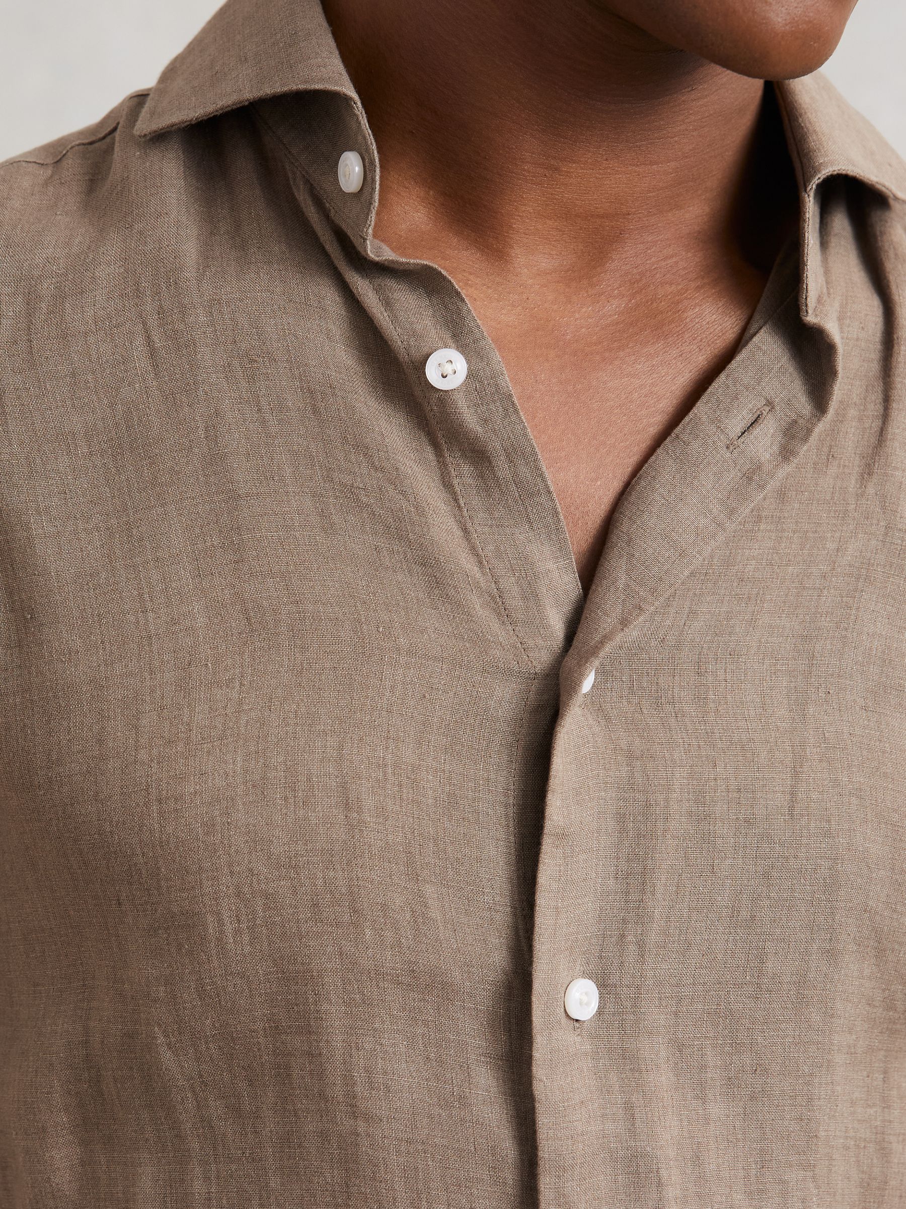 Linen Cutaway-Collar Shirt in Light Taupe Brown