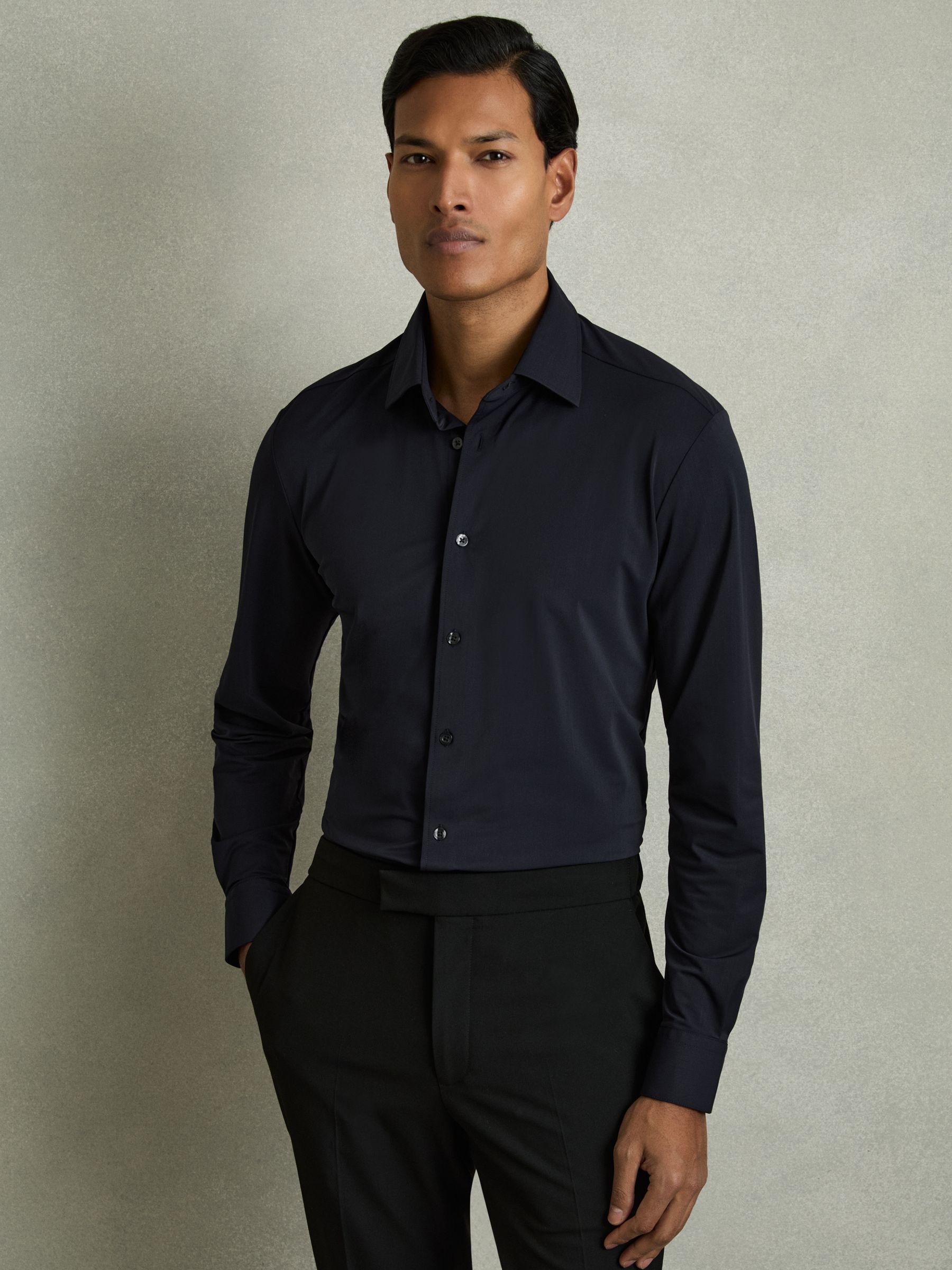 Long-Sleeve Travel Shirt in Black