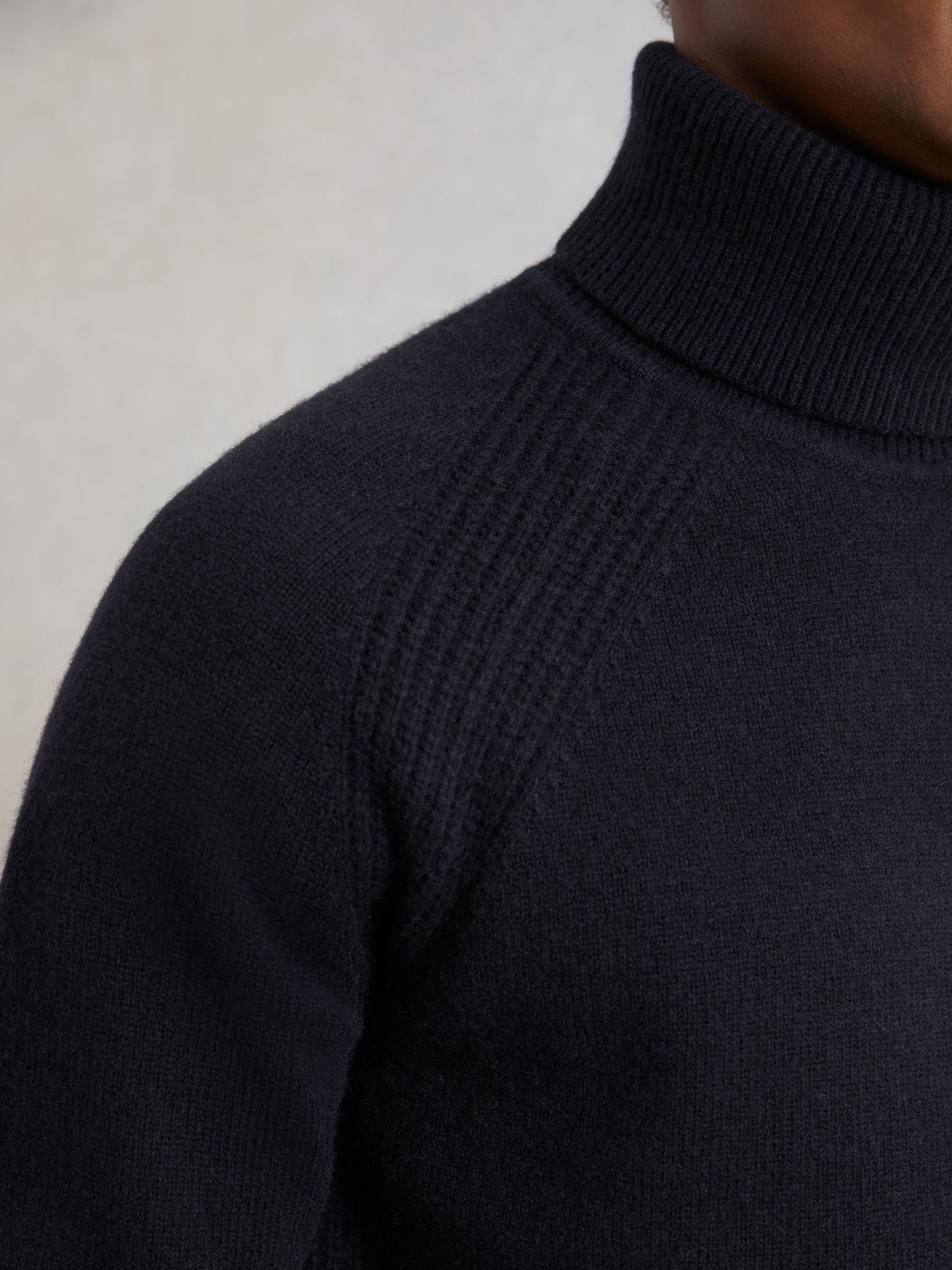 Wool-Cashmere Roll-Neck Jumper in Navy