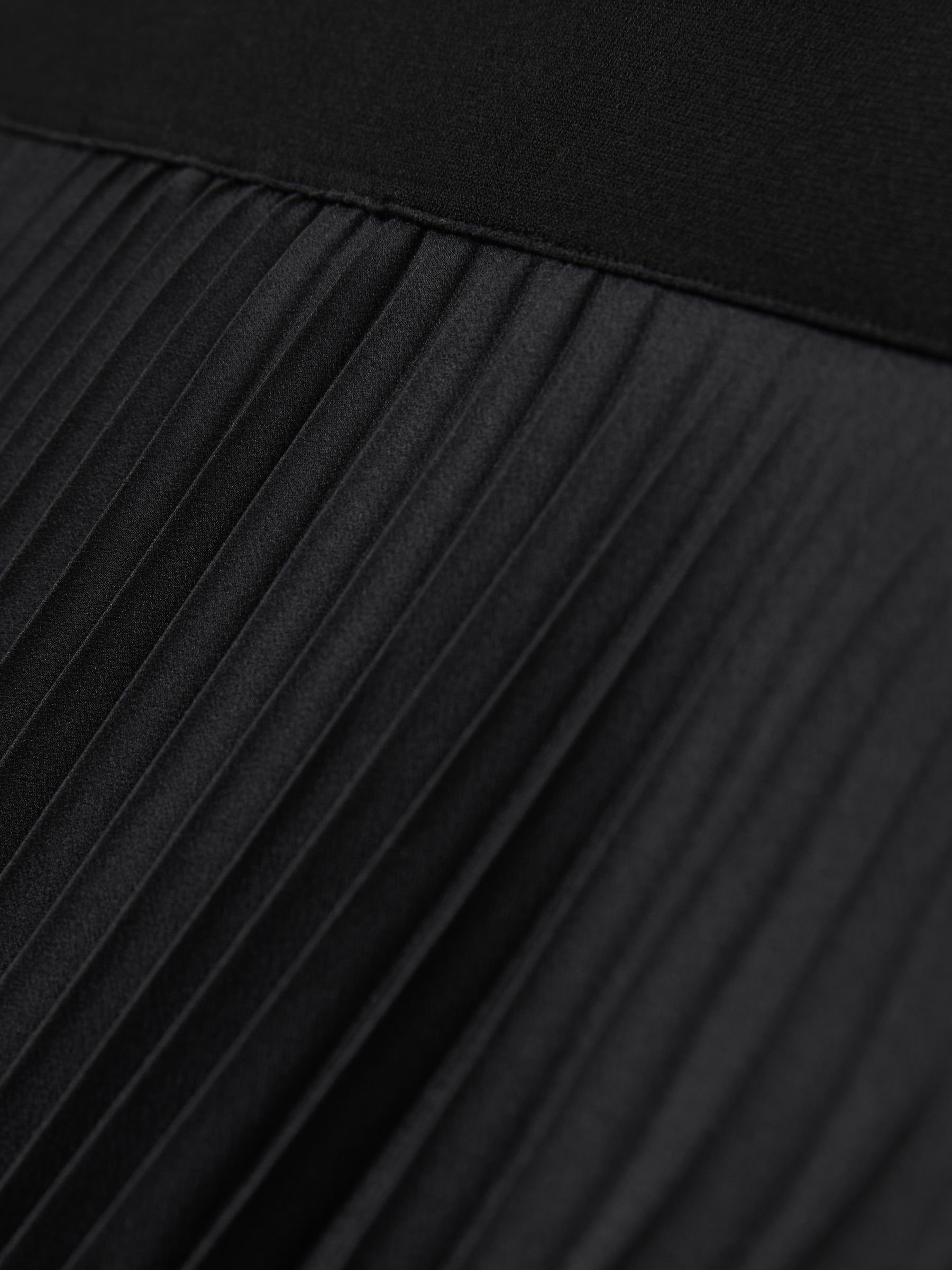 Pleated Midi Skirt in Black