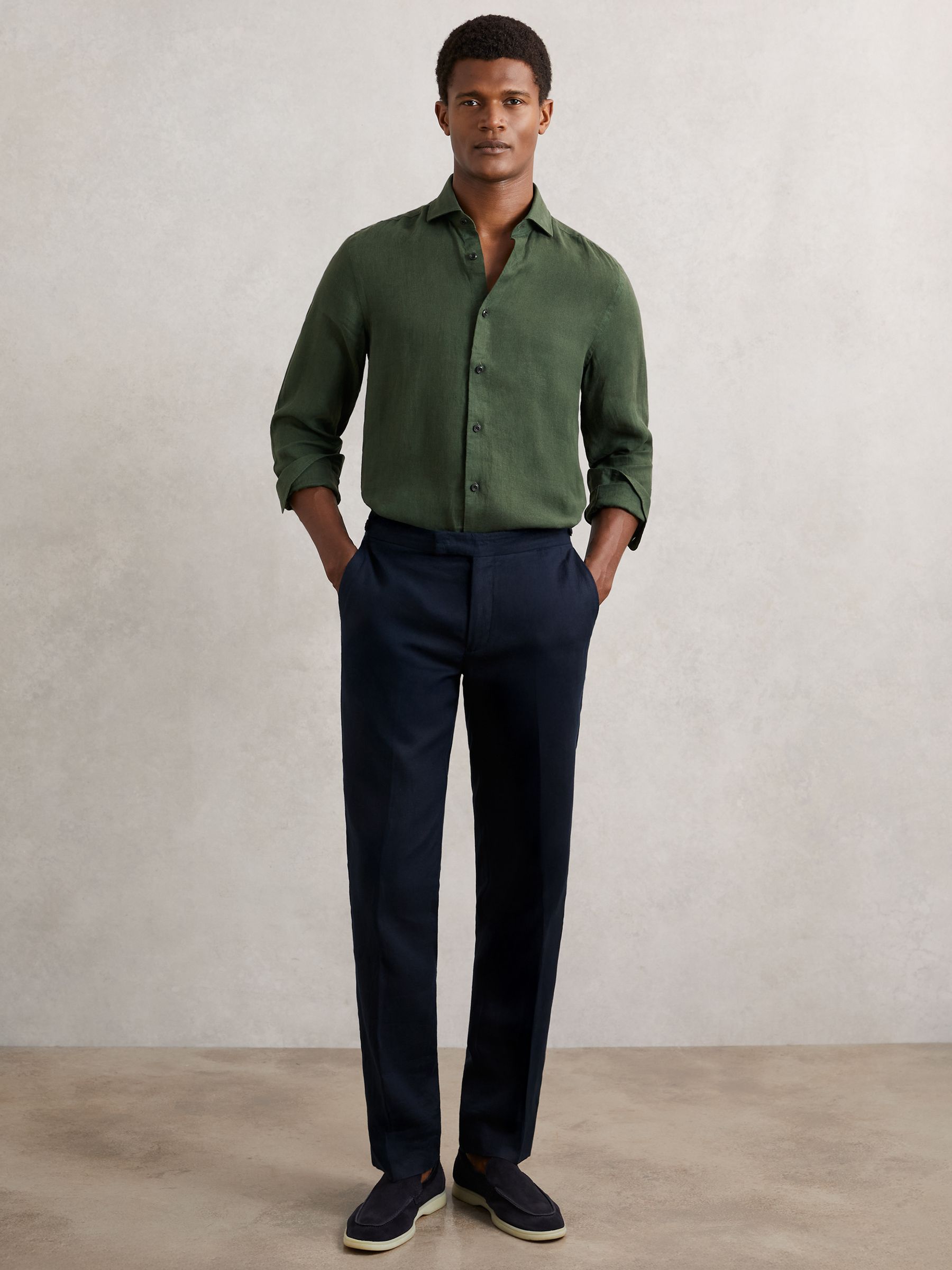 Linen Cutaway-Collar Shirt in Kale Green