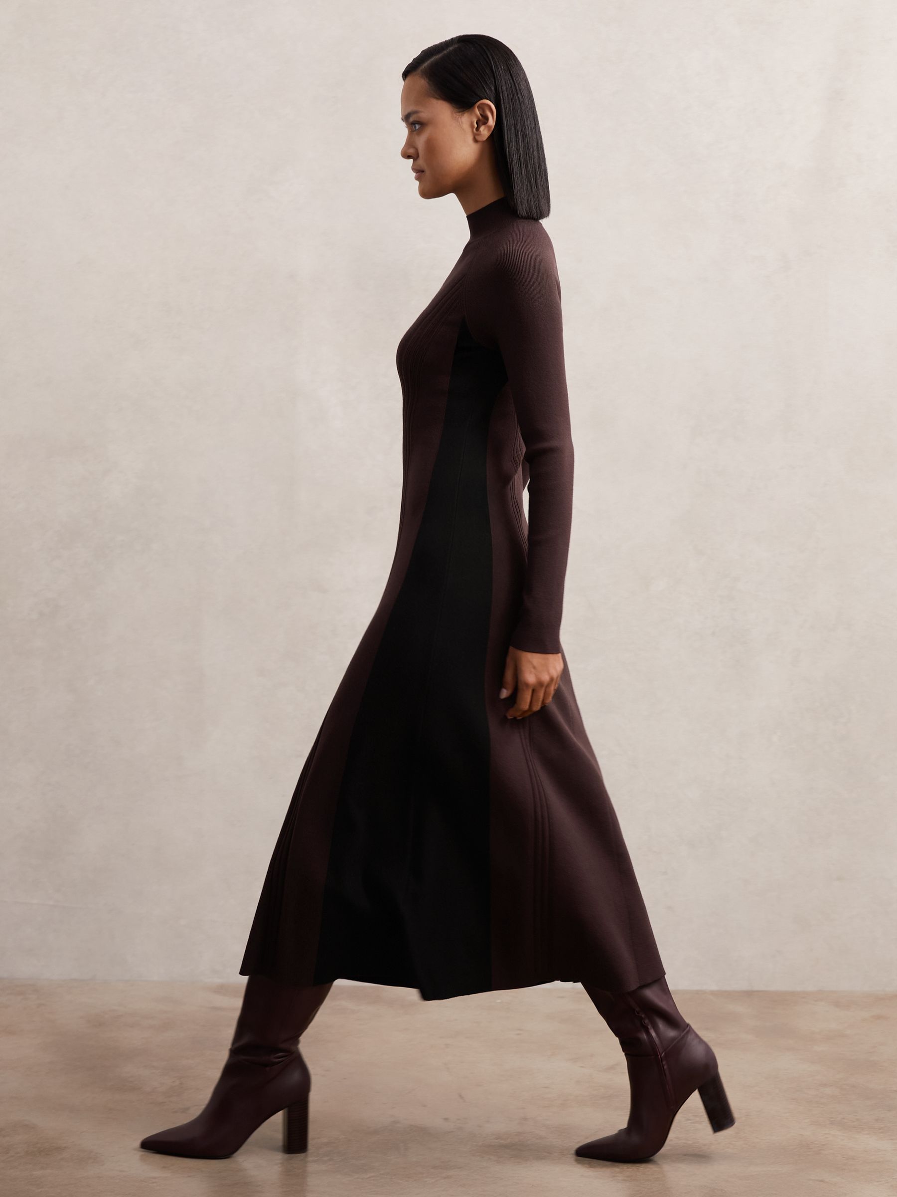Knitted Contrast-Panel Midi Dress in Plum Purple/Black