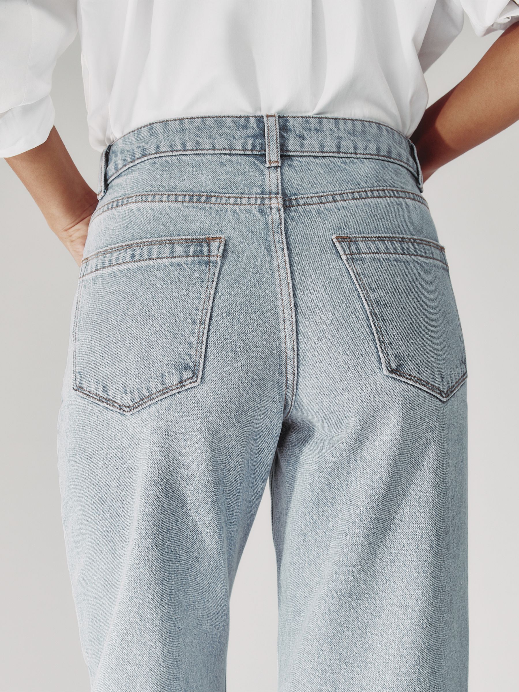 Petite Mid-Rise Straight-Leg Jeans in Pale Blue