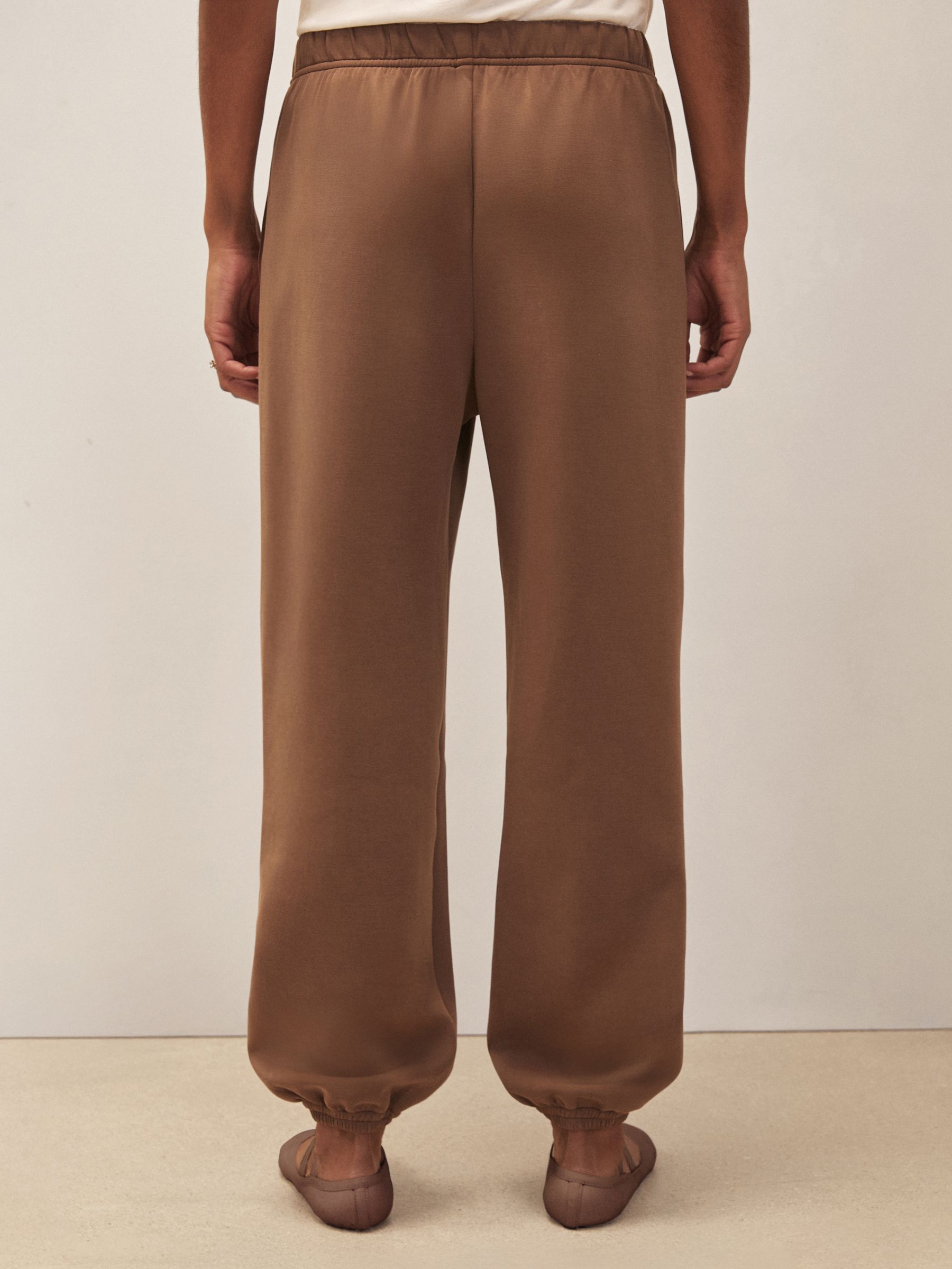Reiss | Royal Ballet Balloon Joggers in Taupe Brown