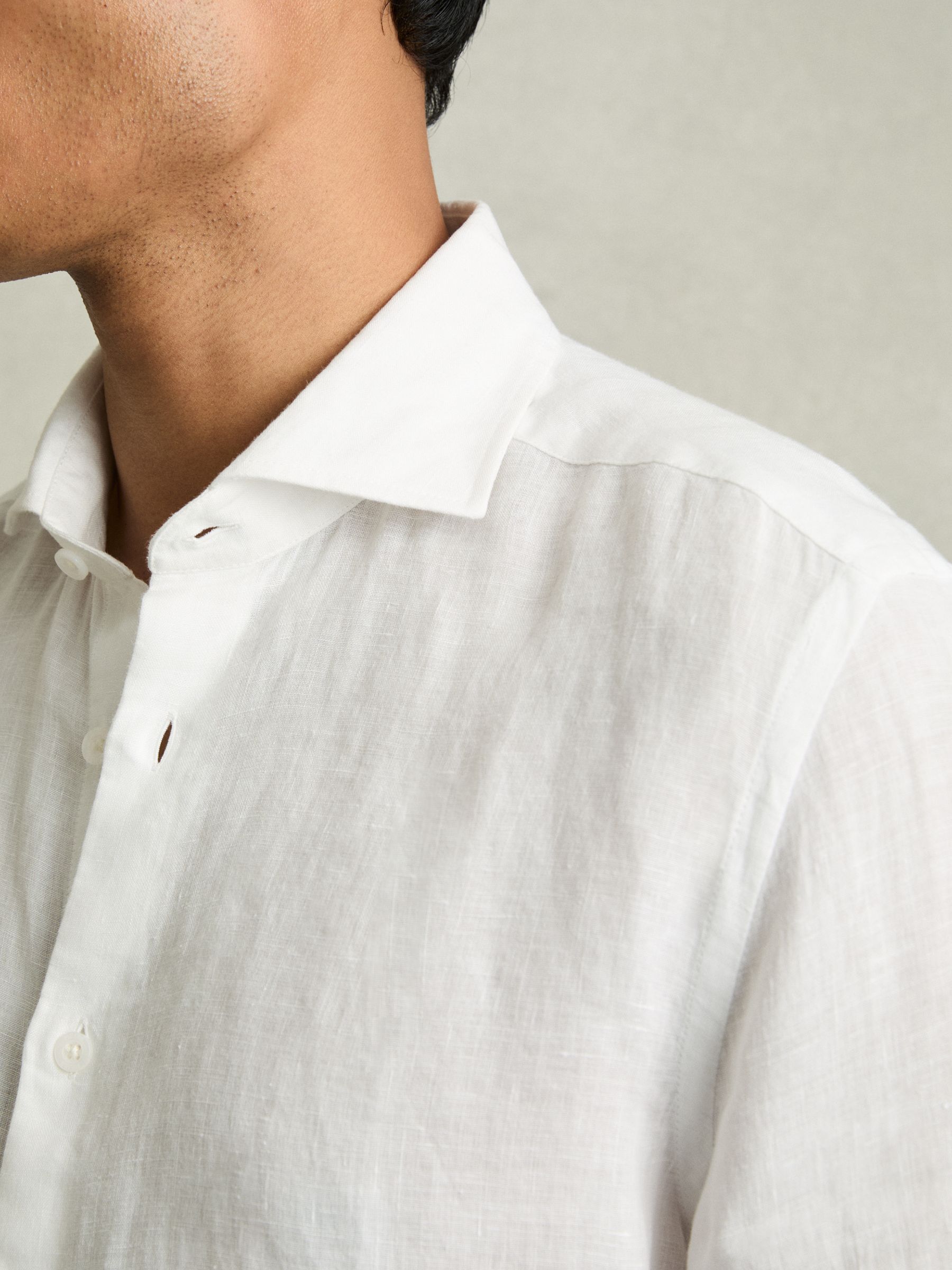 Linen Cutaway-Collar Shirt in White