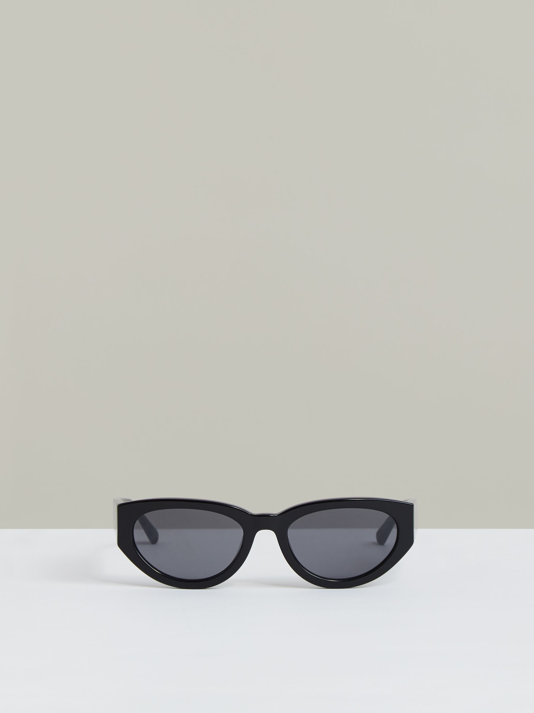 MESSYWEEKEND Oval Frame Sunglasses in Brown
