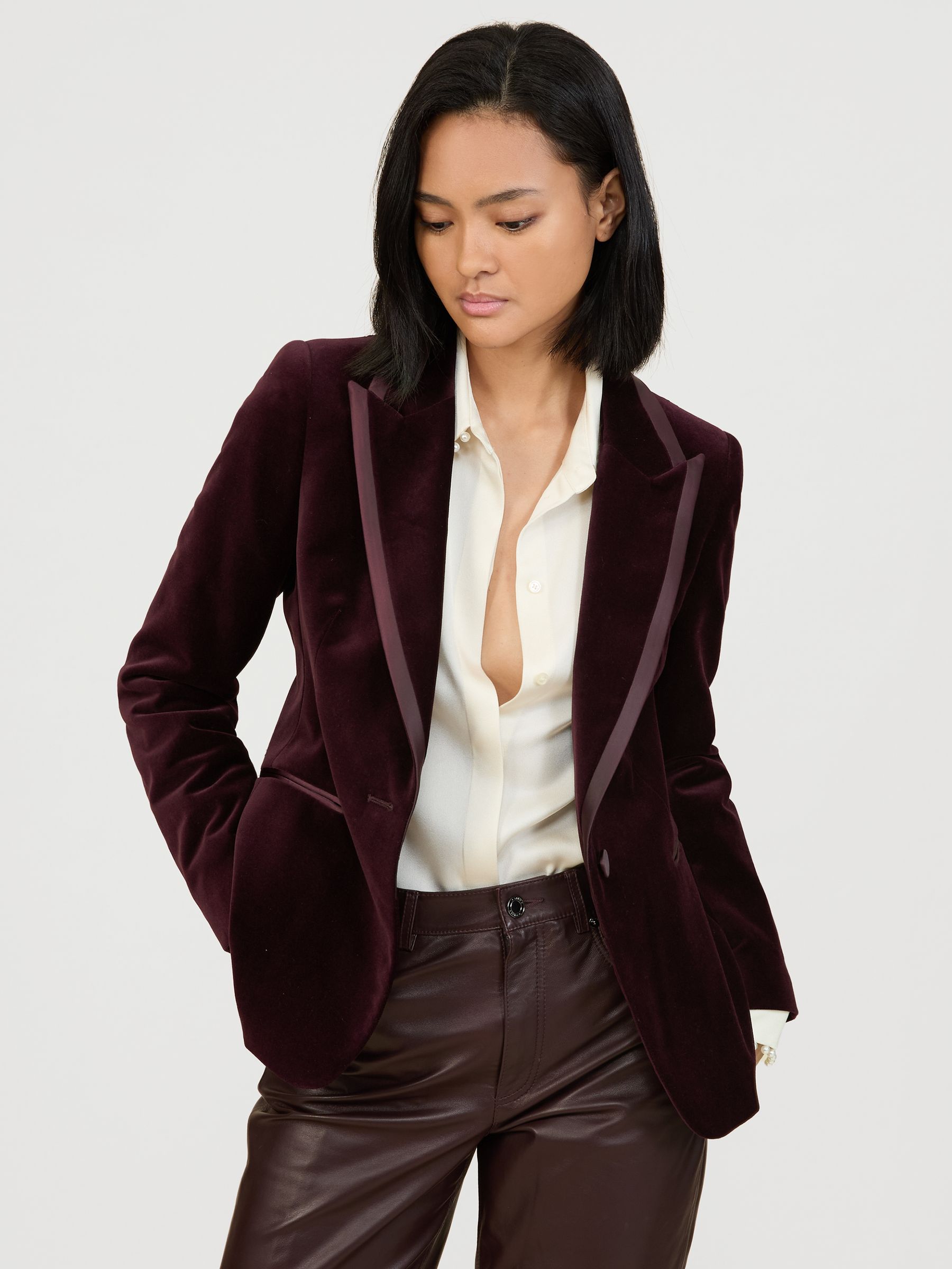 Petite Velvet Single-Breasted Suit Blazer in Burgundy