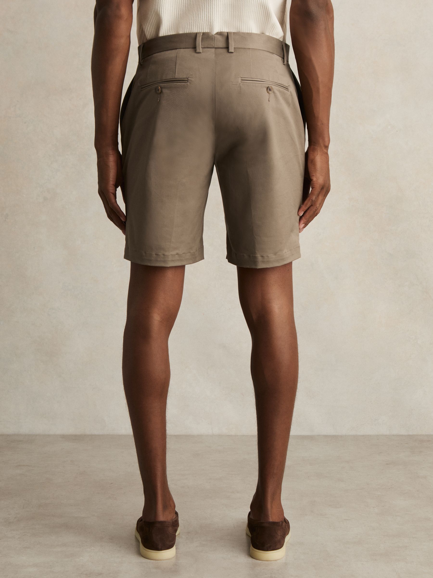 Oe Hampton Cotton Chino Shorts with Stretch in Taupe
