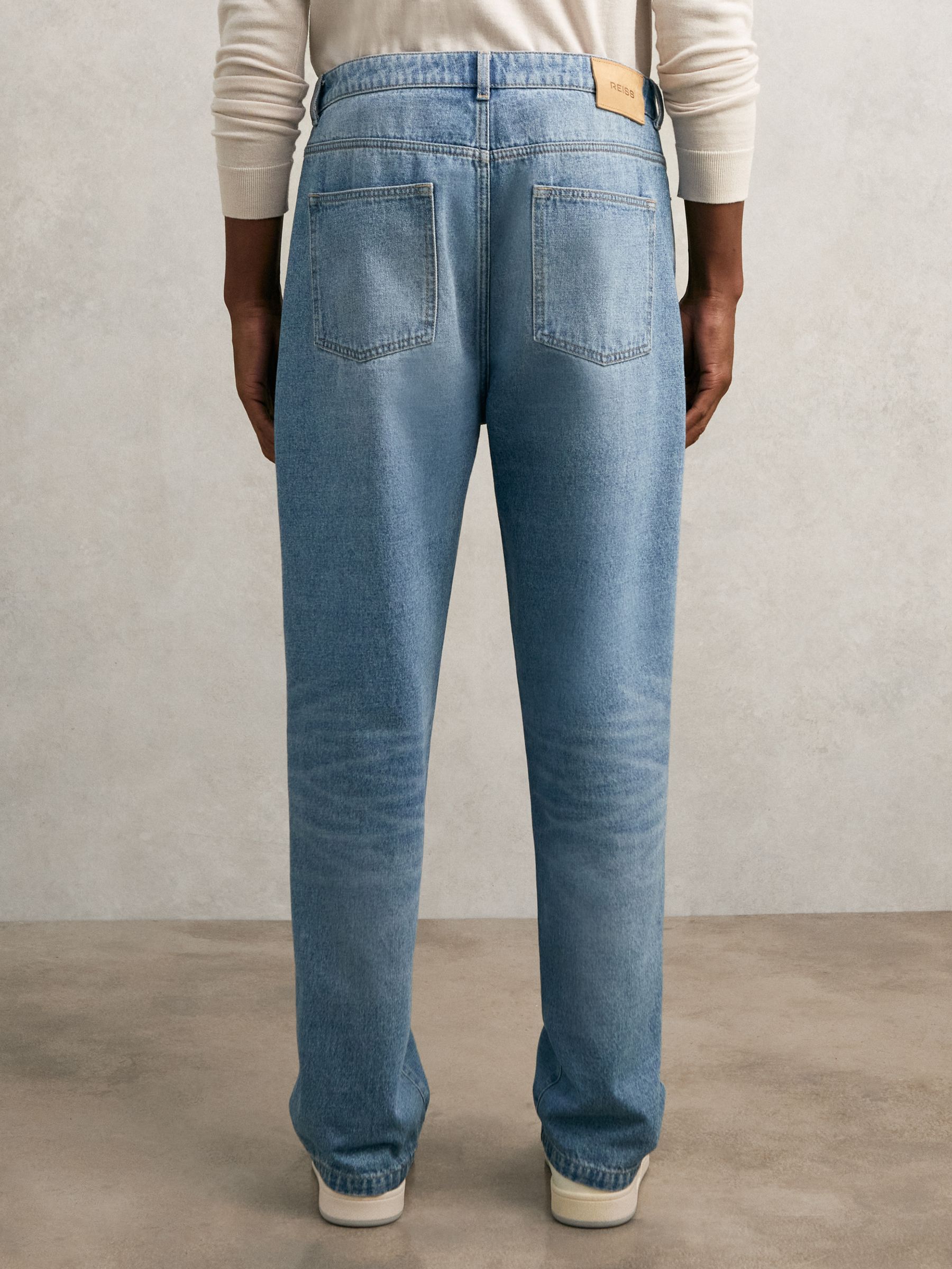 Loose-Fit Jeans in Light Blue Wash