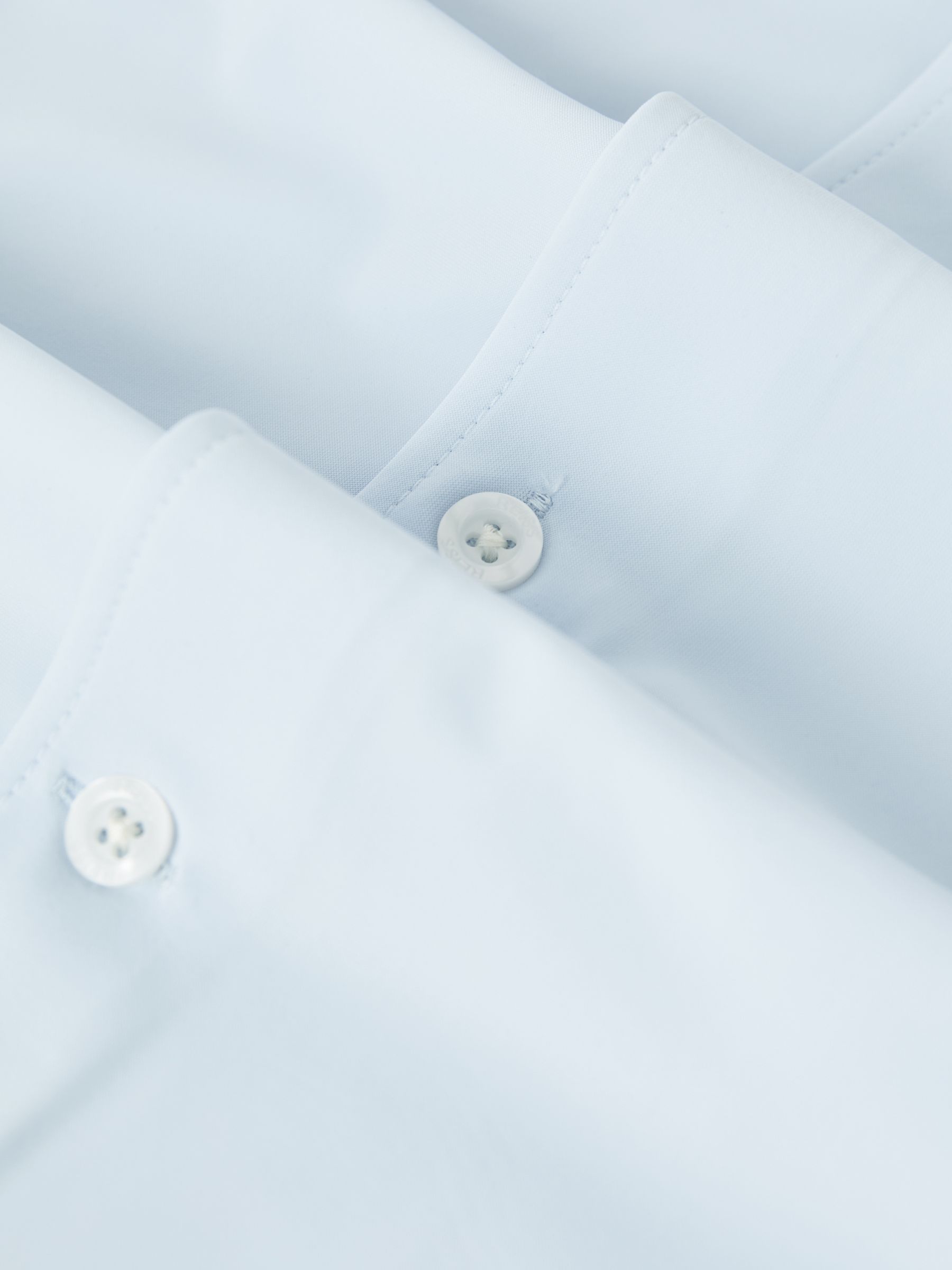 Long-Sleeve Travel Shirt in Soft Blue