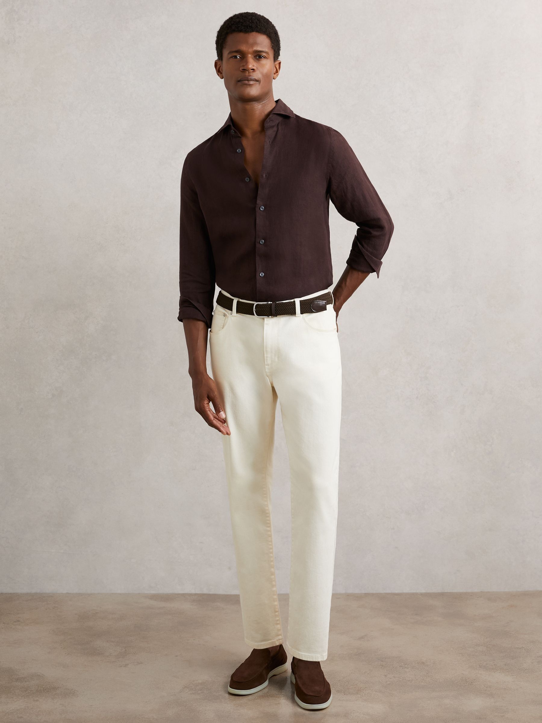 Linen Cutaway-Collar Shirt in Dark Brown