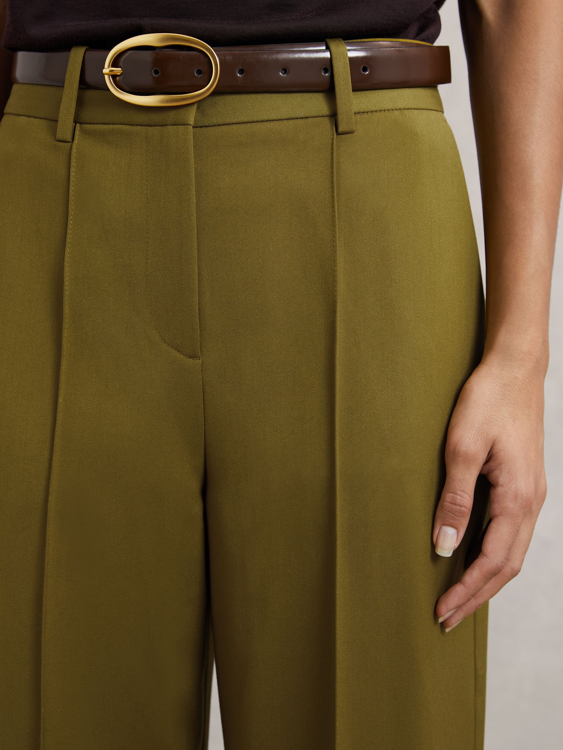 Wide-Leg Pintuck Trousers in Green