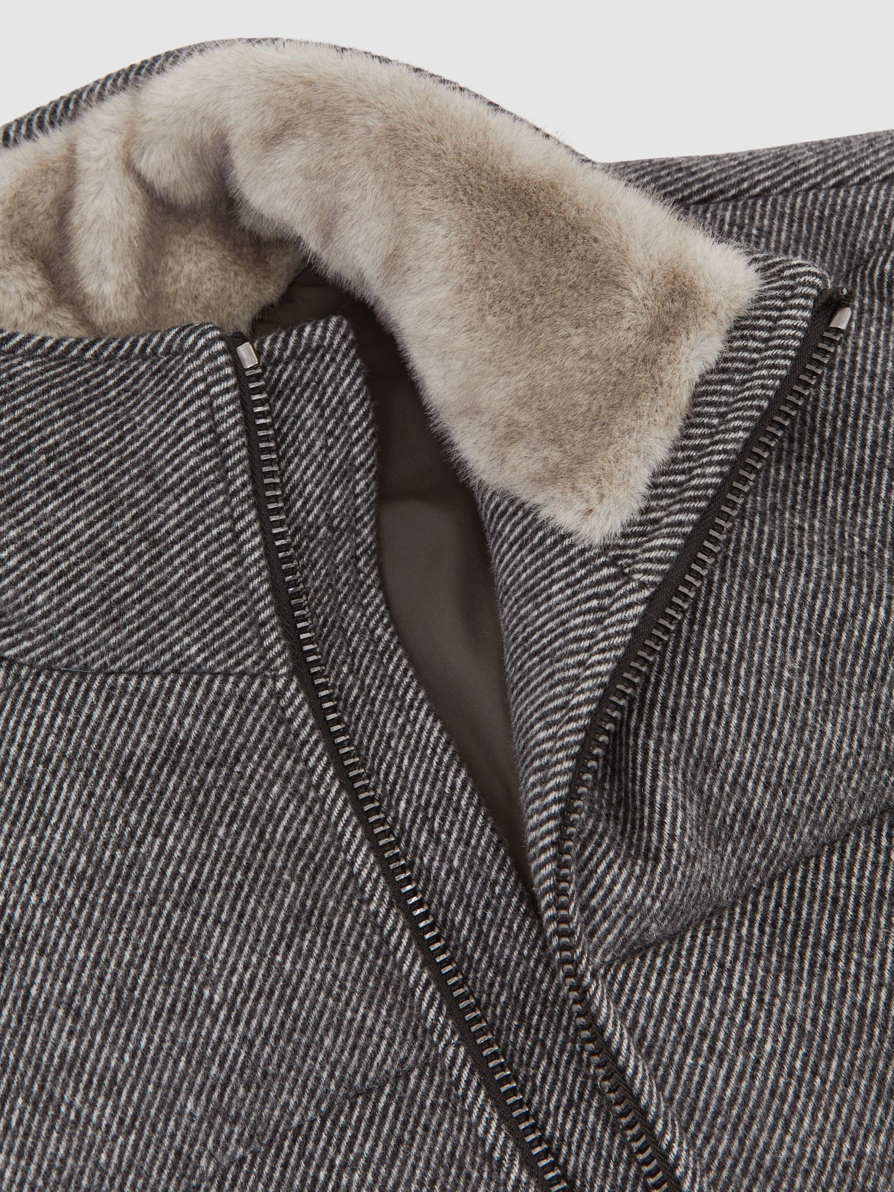 Faux-Fur Collar Quilted Puffer Jacket in Grey