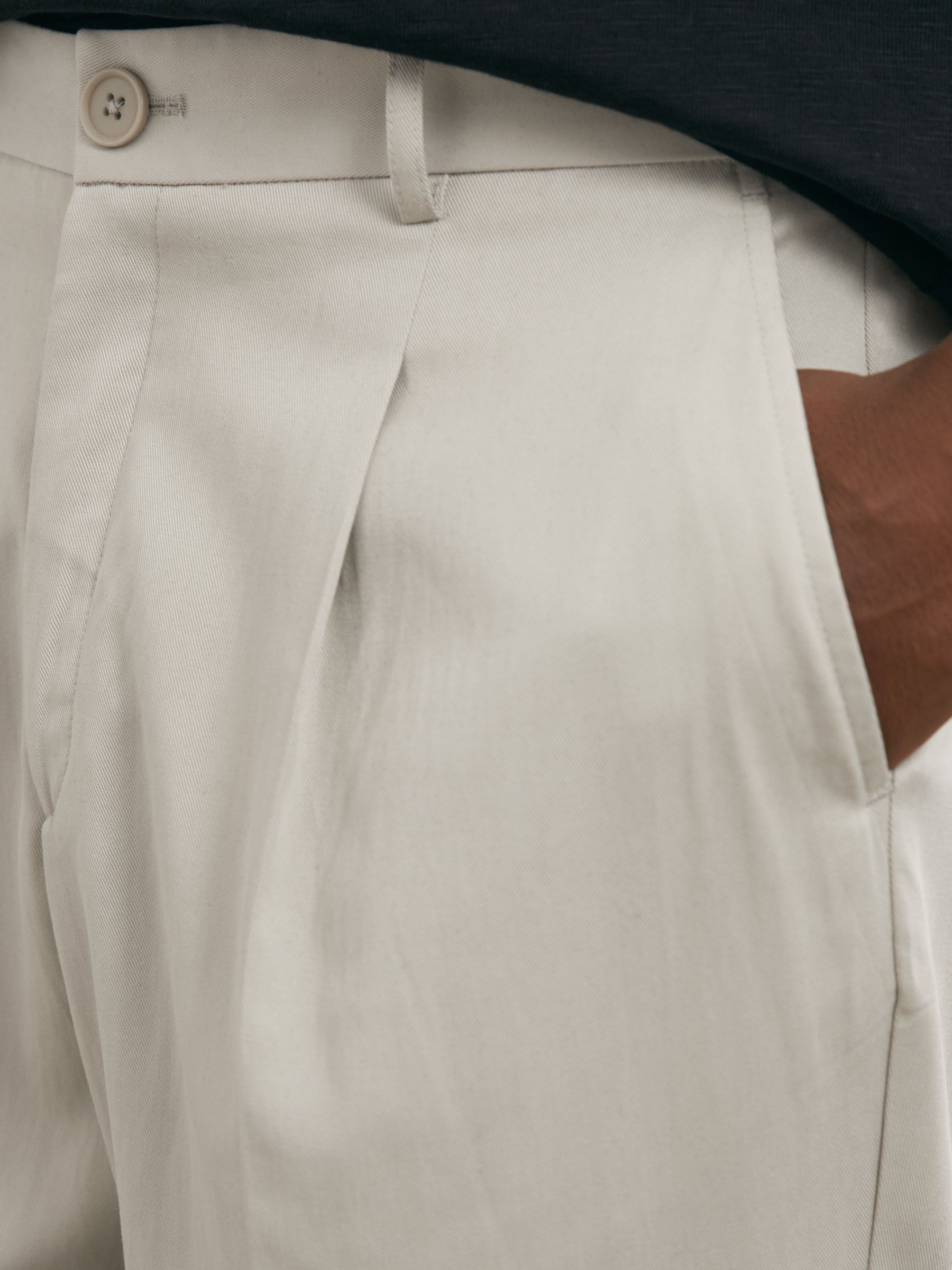 Les Deux Pleat-Front Twill Suit Trousers in Light Sand