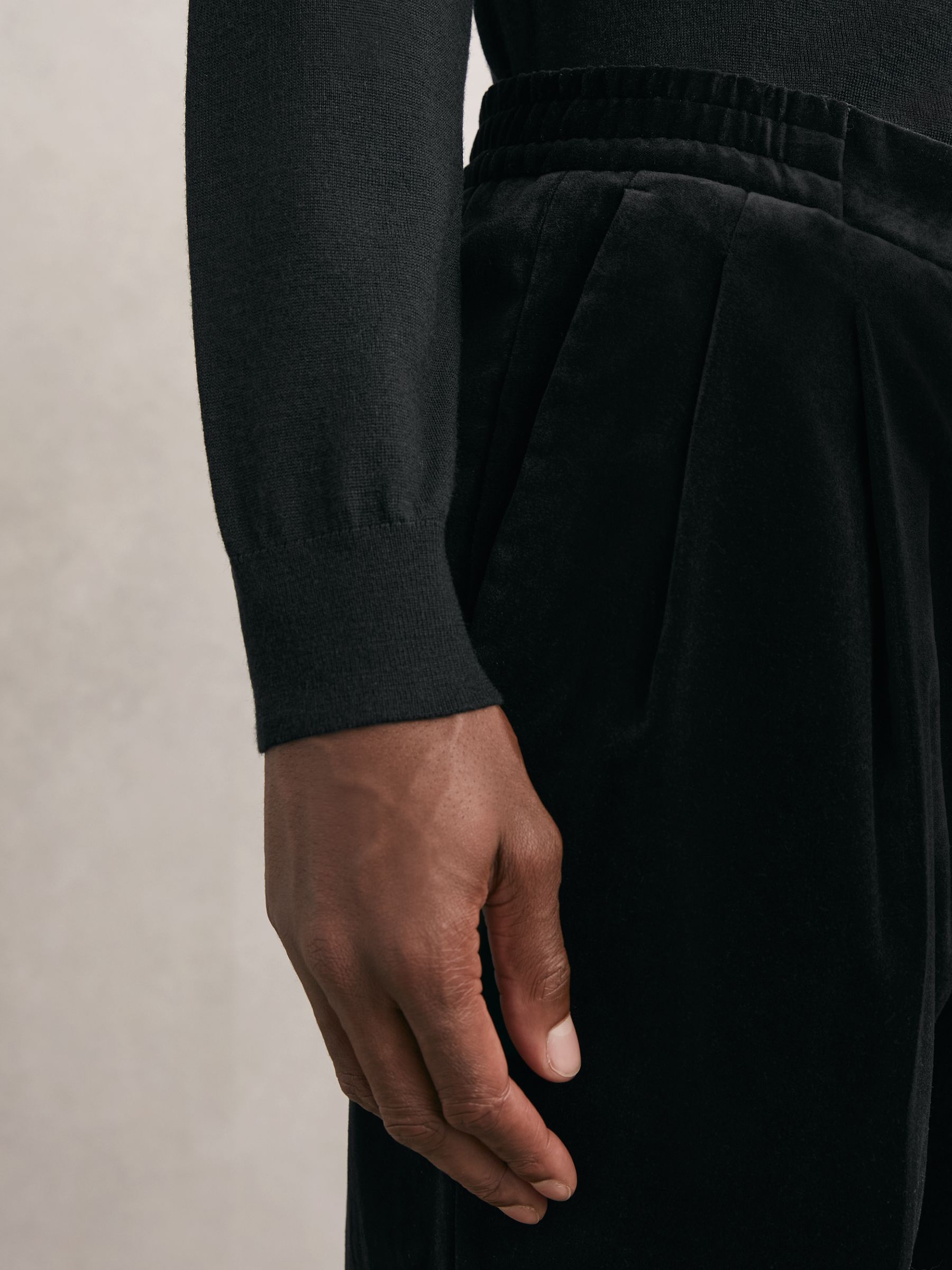 Wide-Leg Relaxed-Fit Velvet Trousers in Black