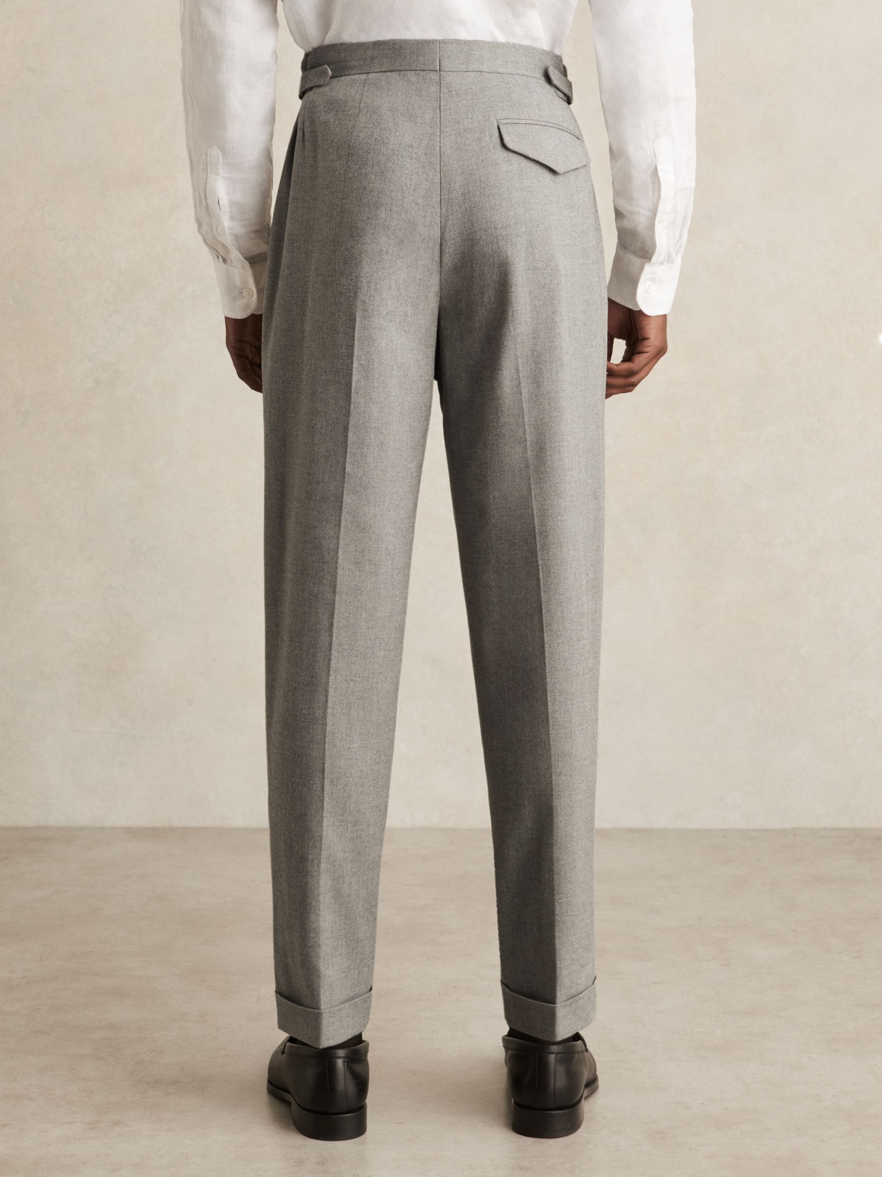 Tailored-Fit Herringbone Trousers in Grey