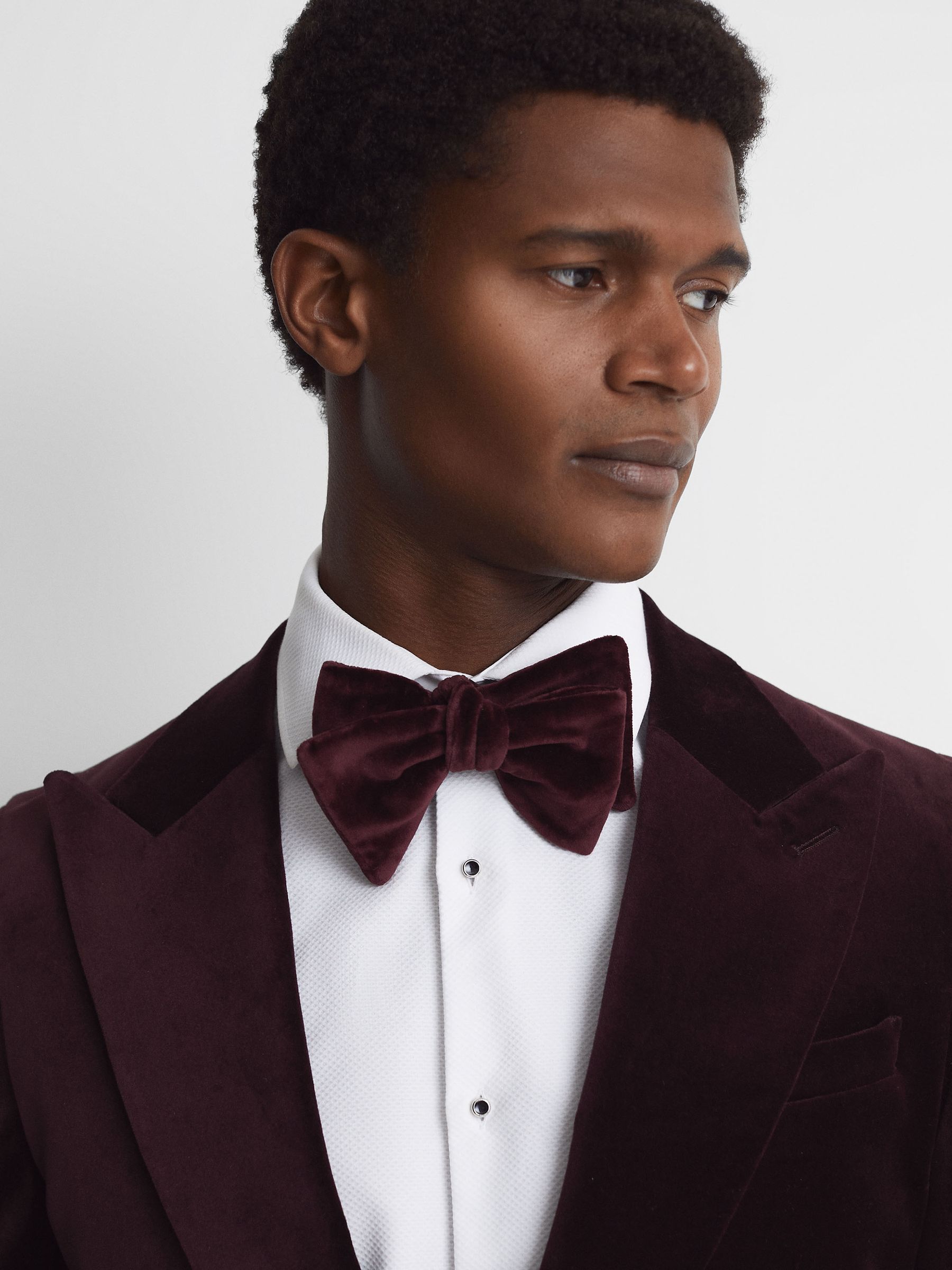 Velvet Bow Tie in Bordeaux