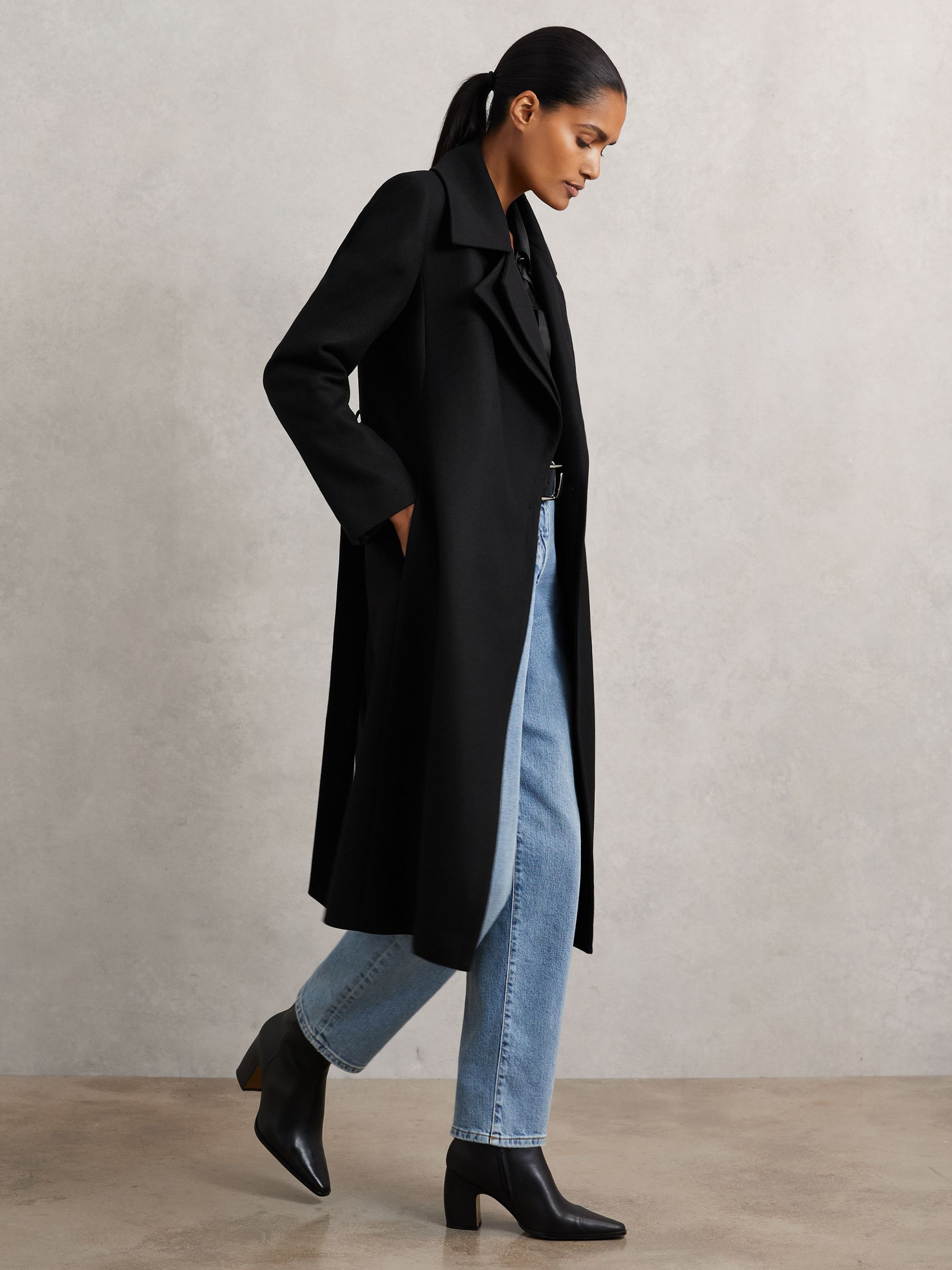 Wool-Blend Double-Lapel Belted Coat With Cashmere in Black