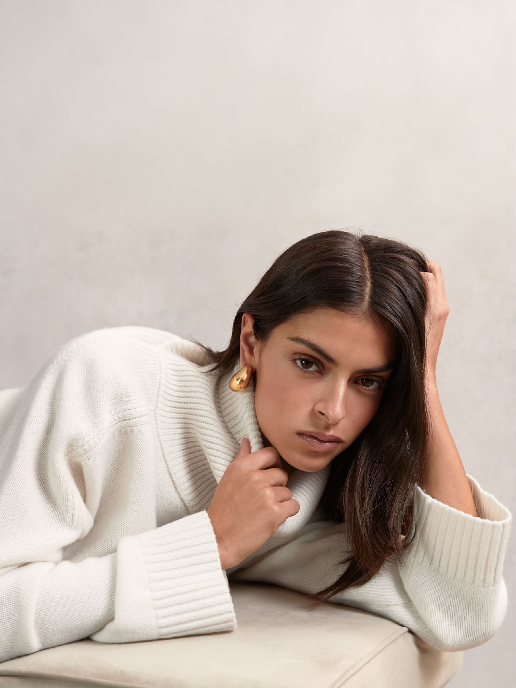 Wool-Cashmere Roll-Neck Jumper in Cream
