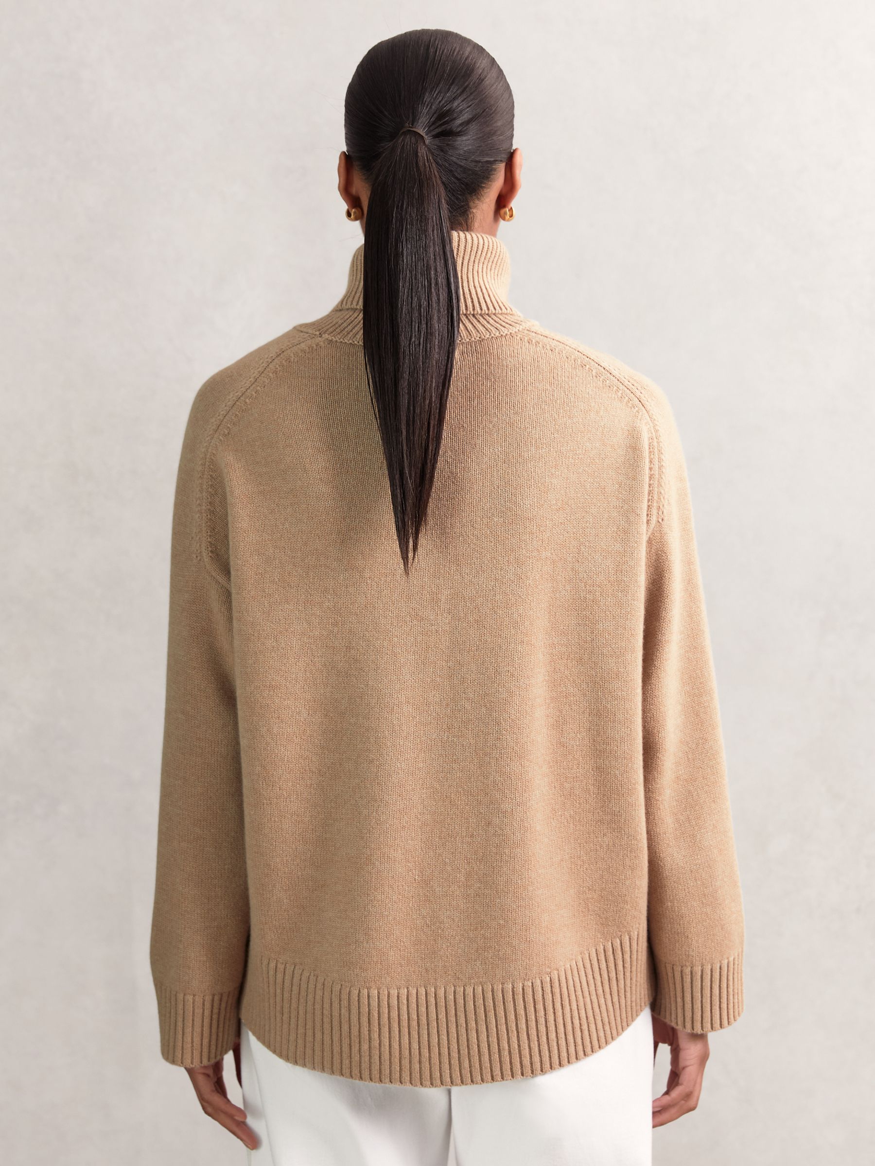 Wool-Cashmere Roll-Neck Jumper in Camel