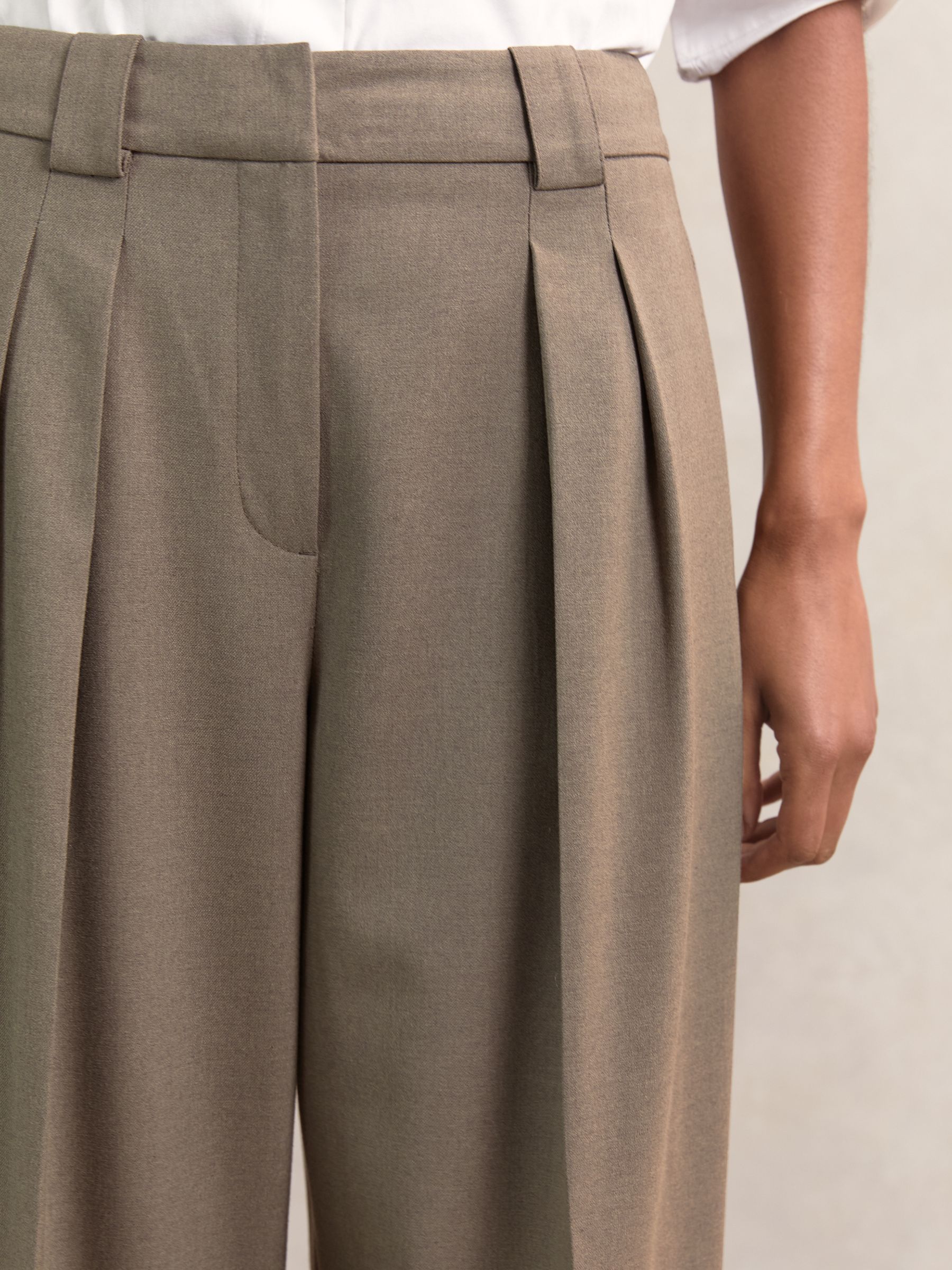 Petite Wide-Leg Pleated Trousers in Neutral