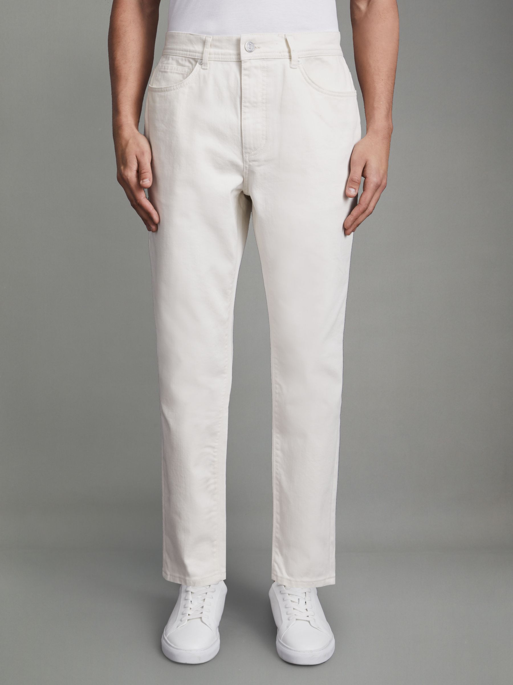 Relaxed Tapered Jeans in Ecru