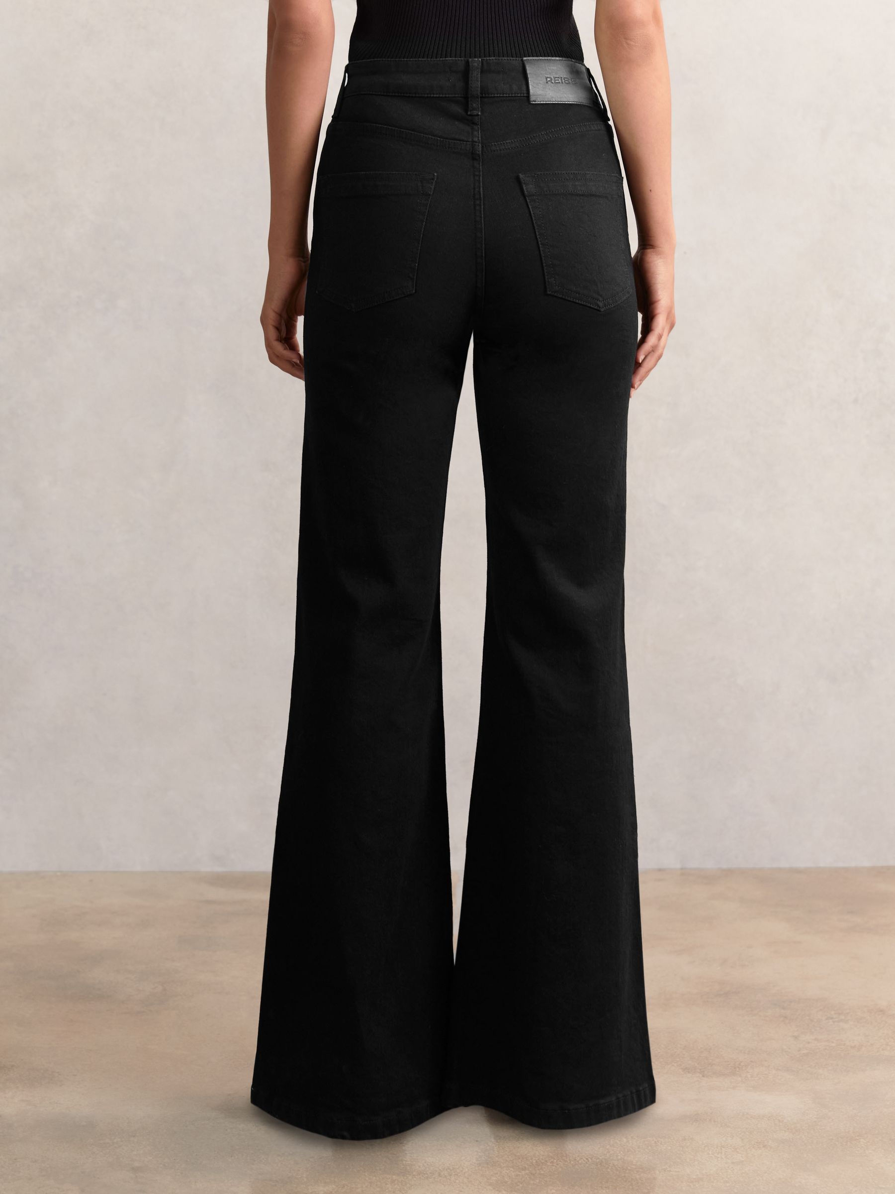 Petite Mid-Rise Flared Jeans in Black
