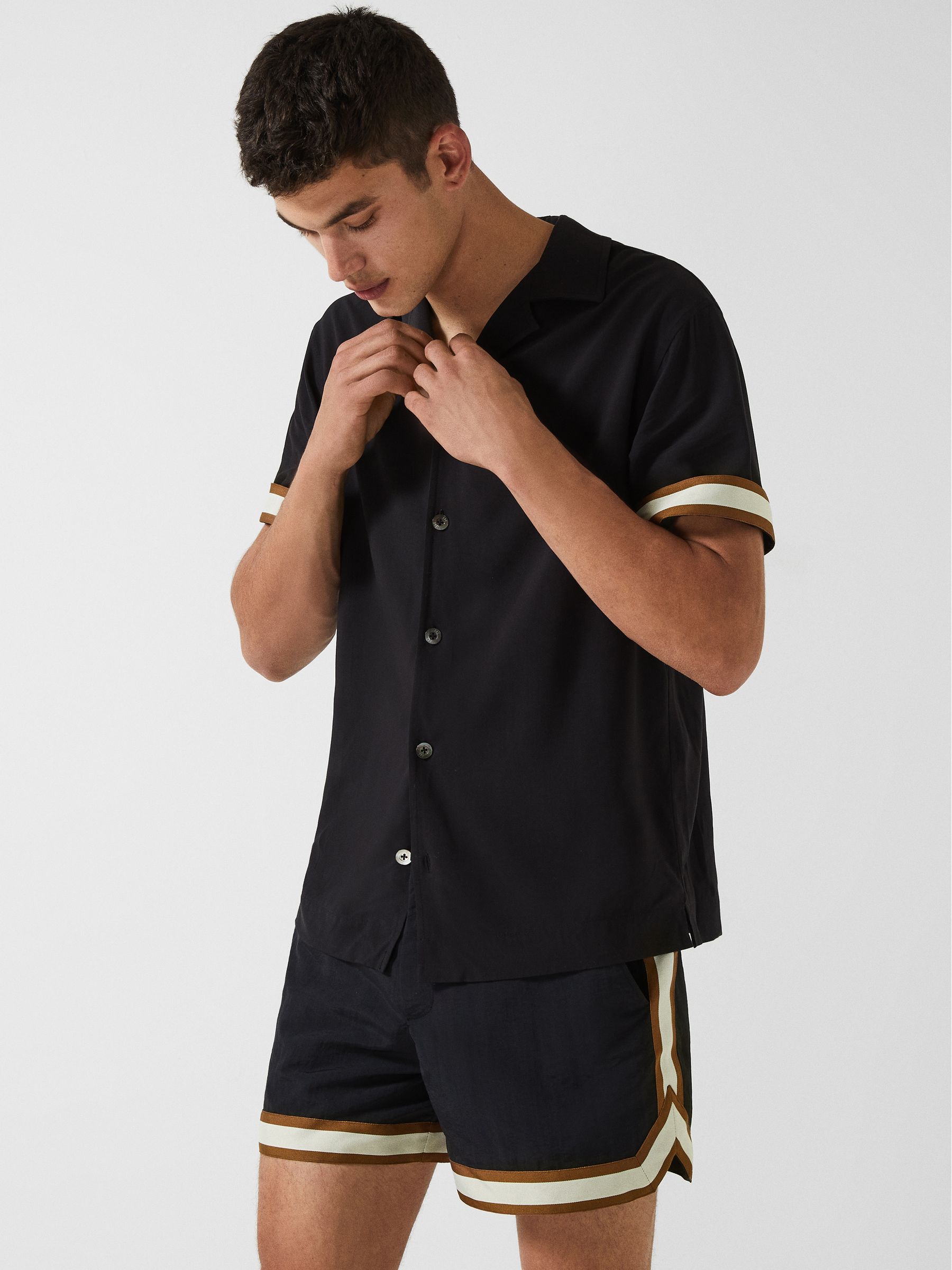 Che Contrast Cuff Cuban Collar Shirt in Black