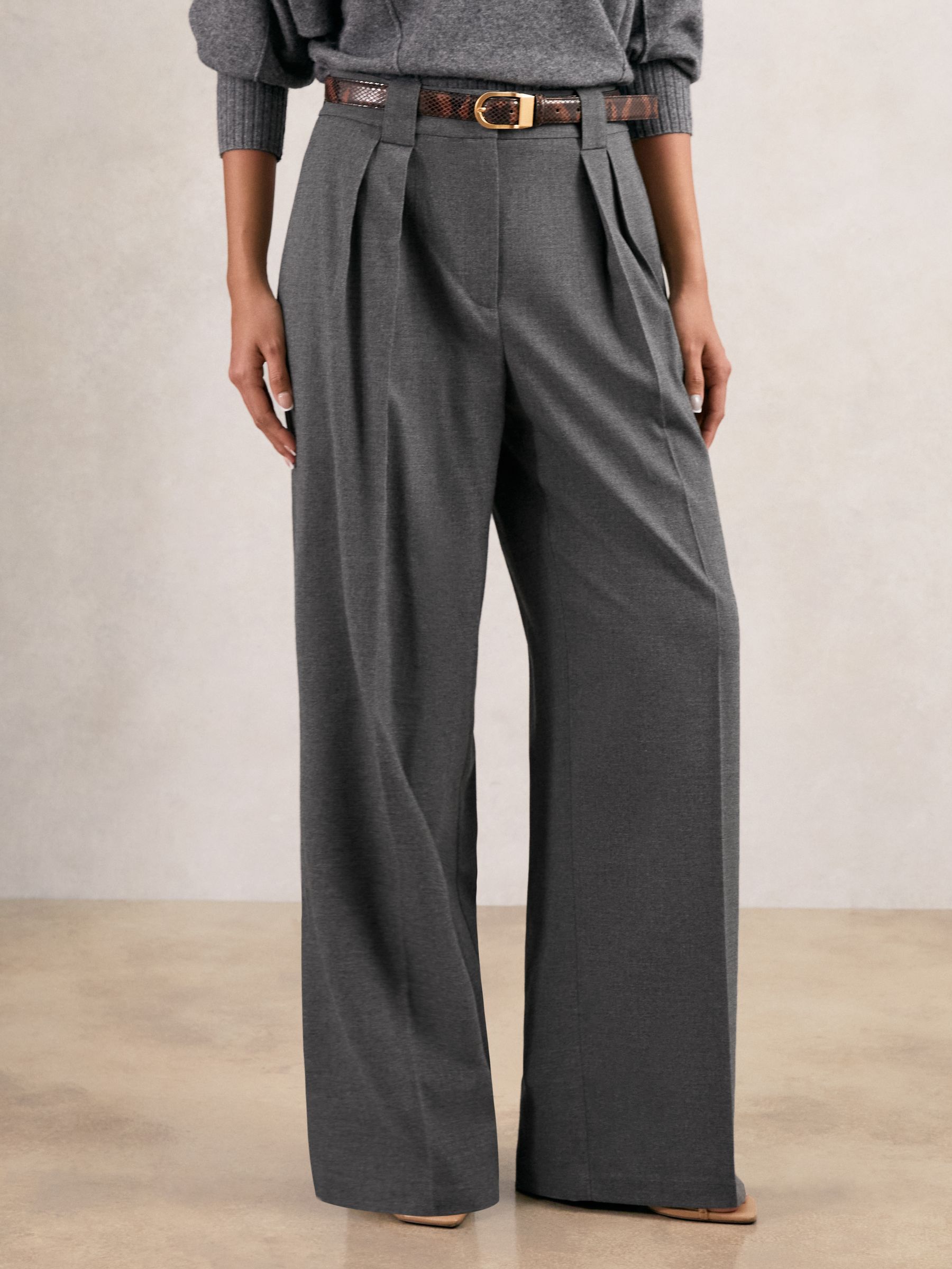 Wide-Leg Pleated Trousers in Grey