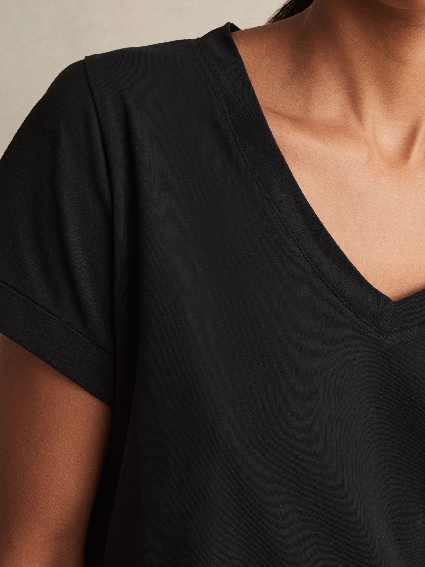 Brushed-Cotton V-Neck T-Shirt in Black