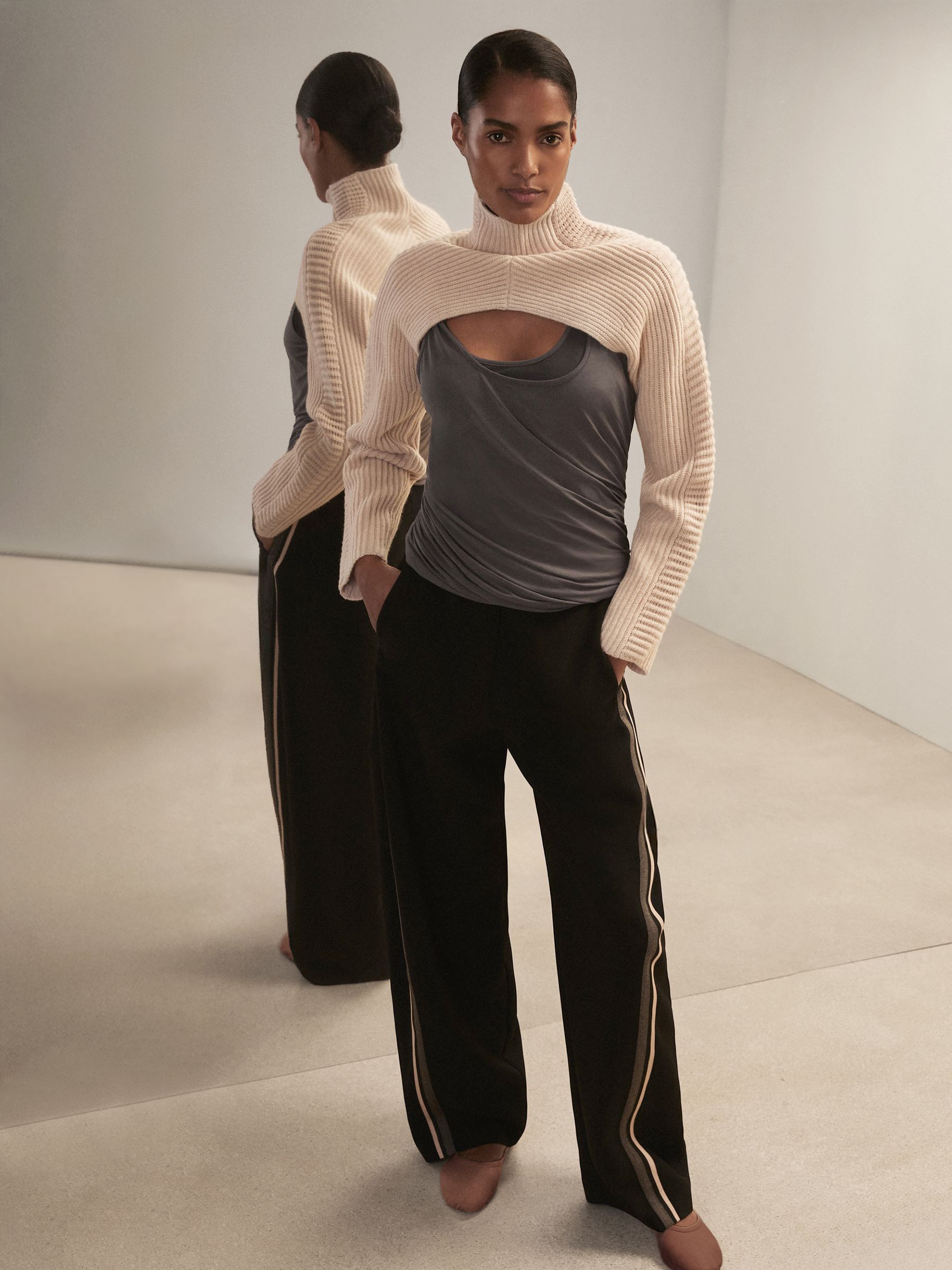 Reiss | Royal Ballet Cropped Jumper in Blush Pink