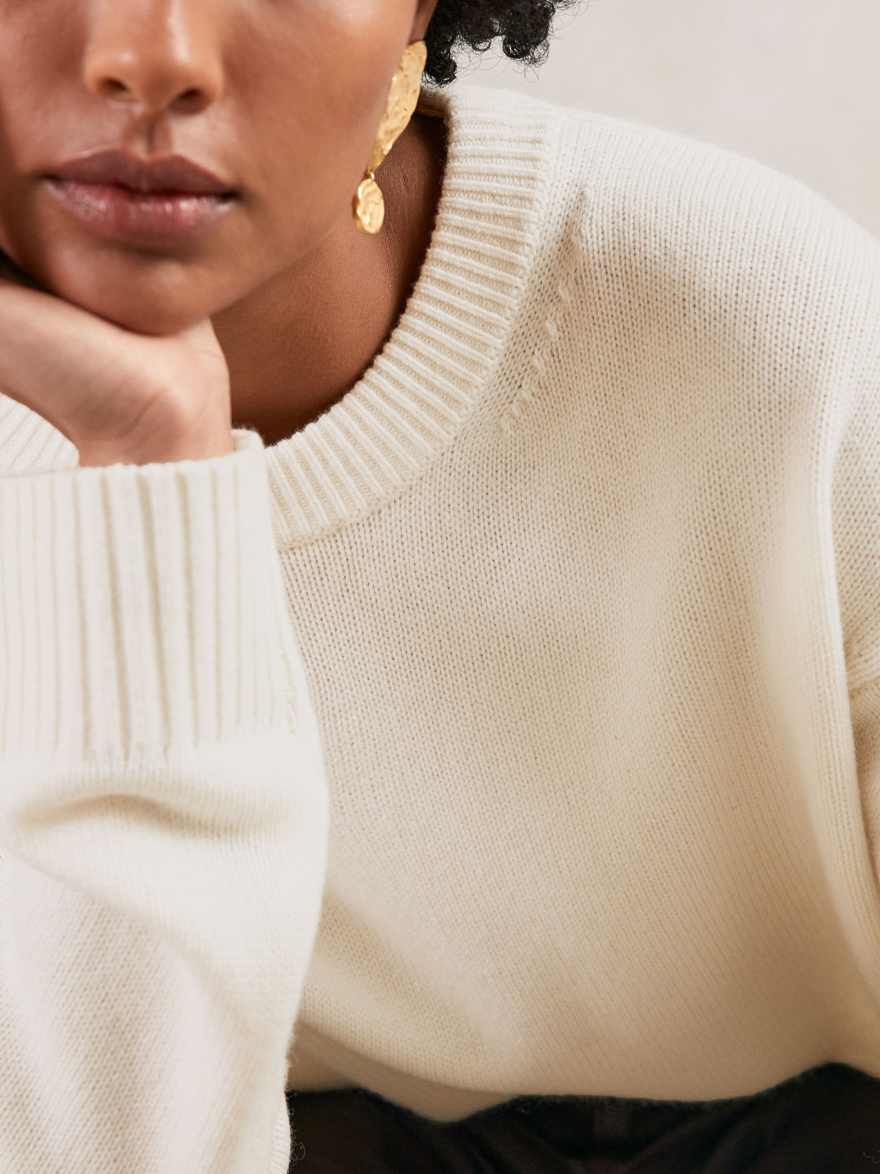 Wool-Cashmere Crew-Neck Jumper in Cream