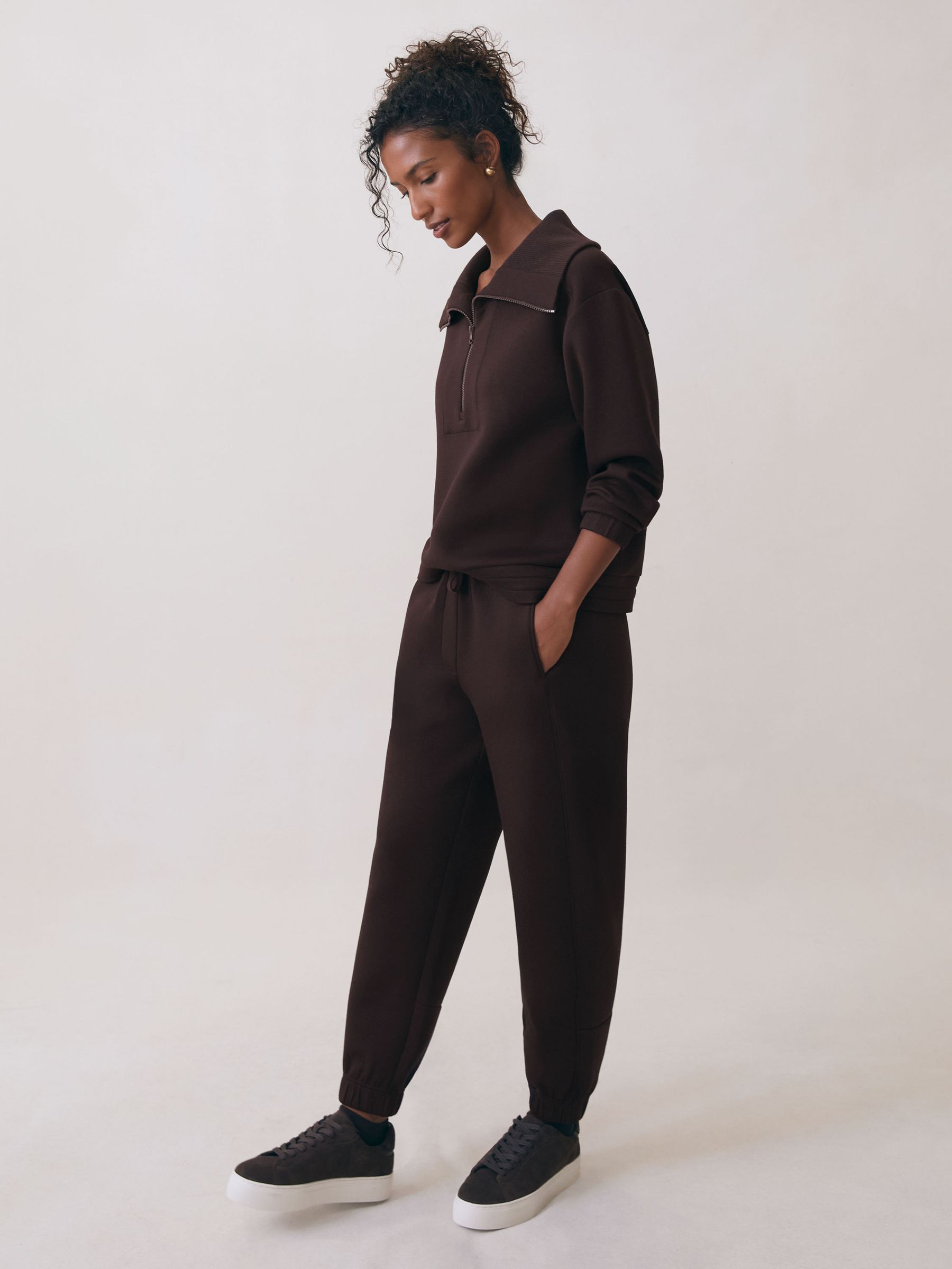 Interlock Tapered Joggers in Plum