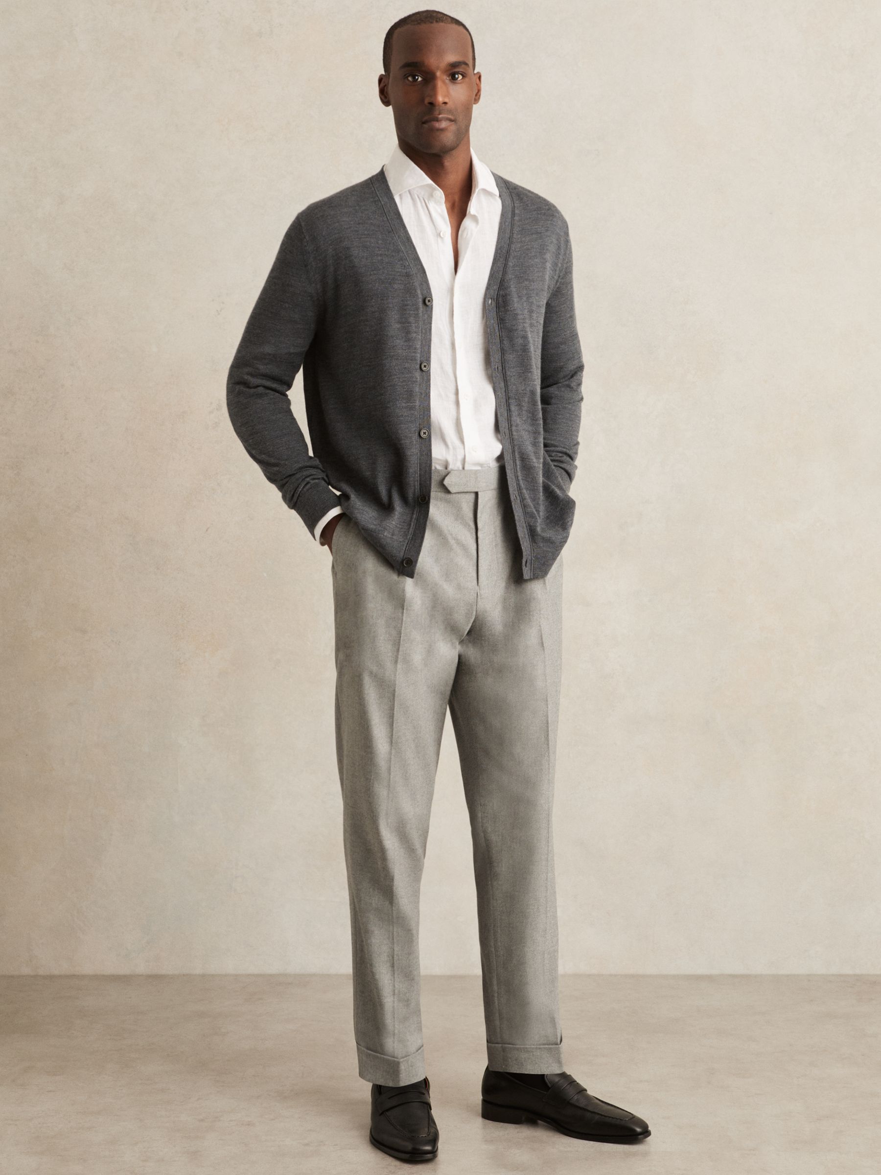 Tailored-Fit Herringbone Trousers in Grey
