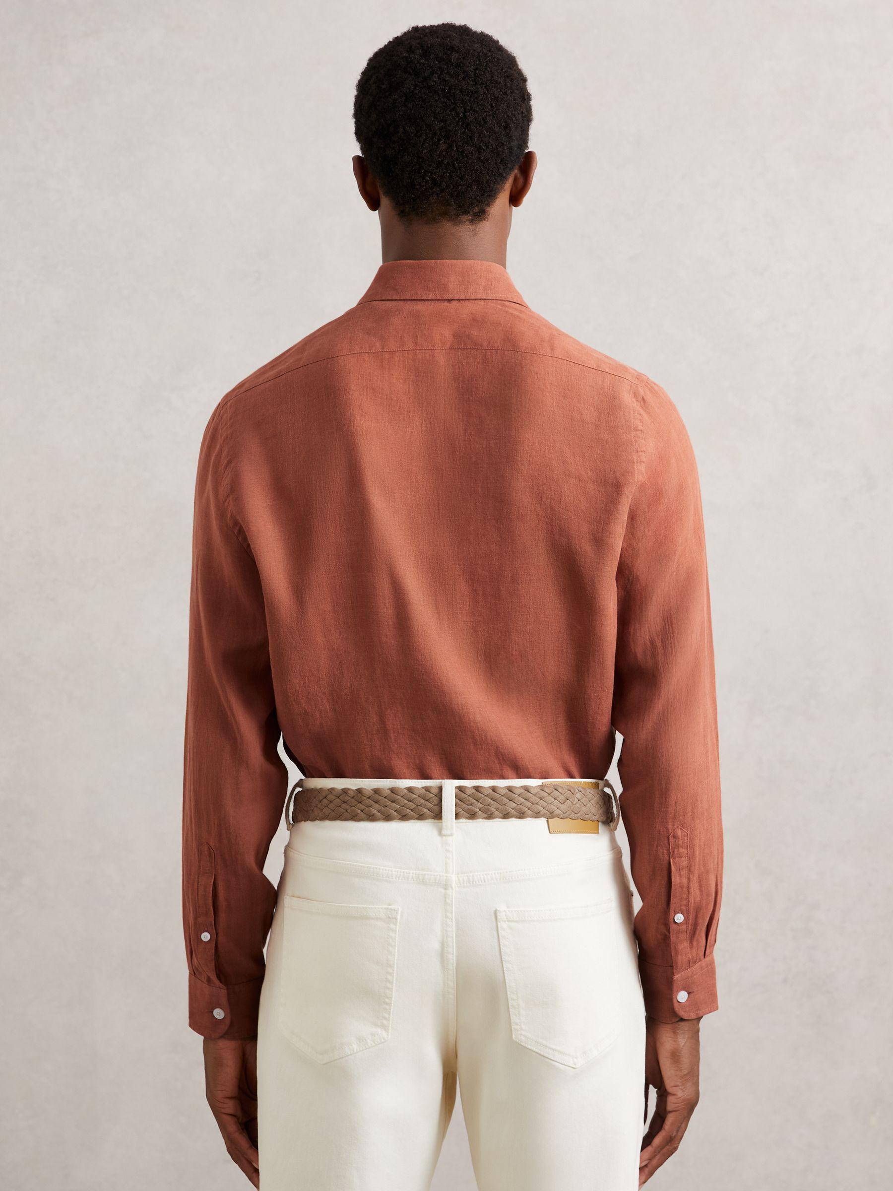 Linen Cutaway-Collar Shirt in Cinnamon Brown
