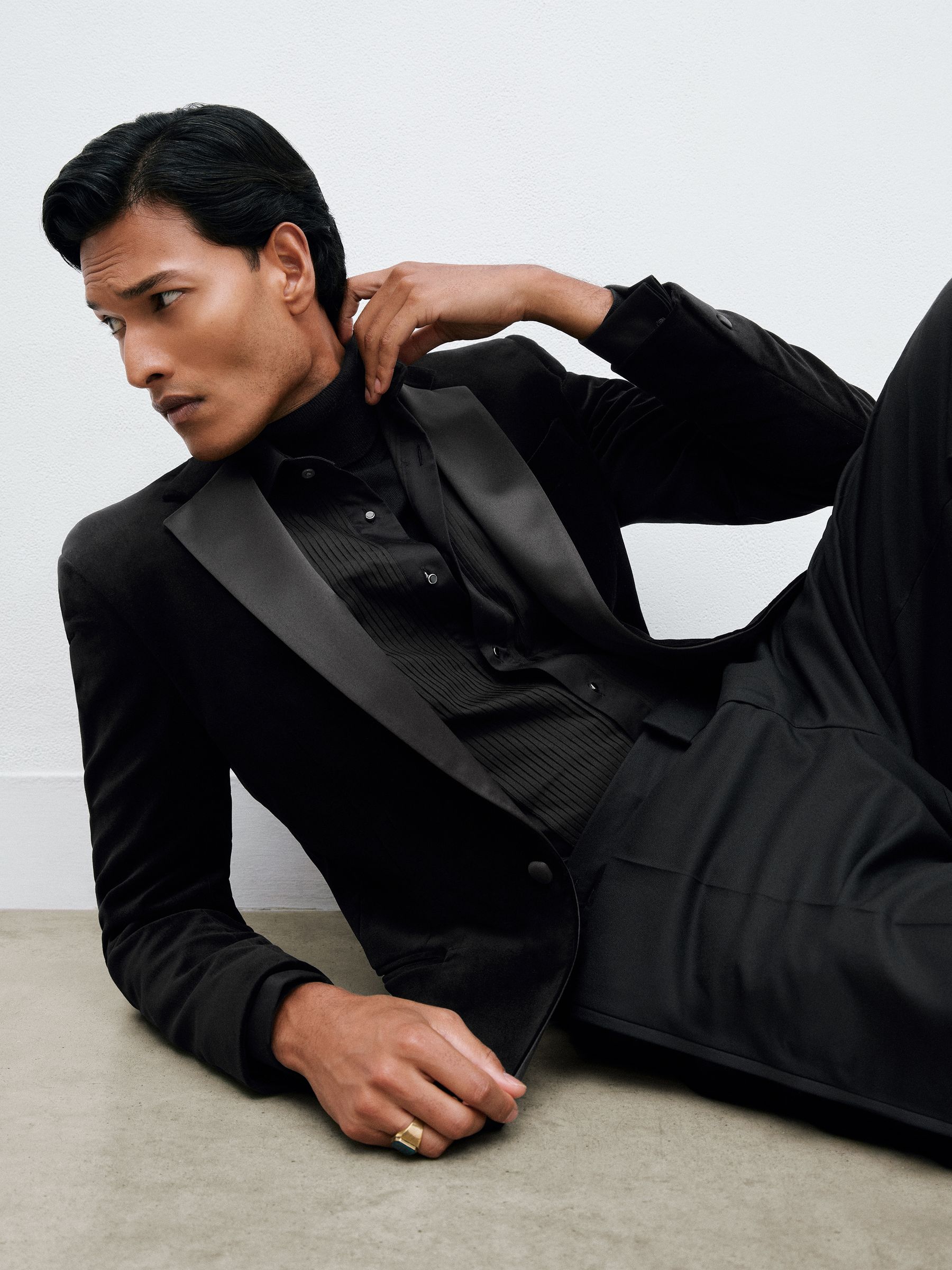 Velvet Single-Breasted Blazer Tailored Fit in Black