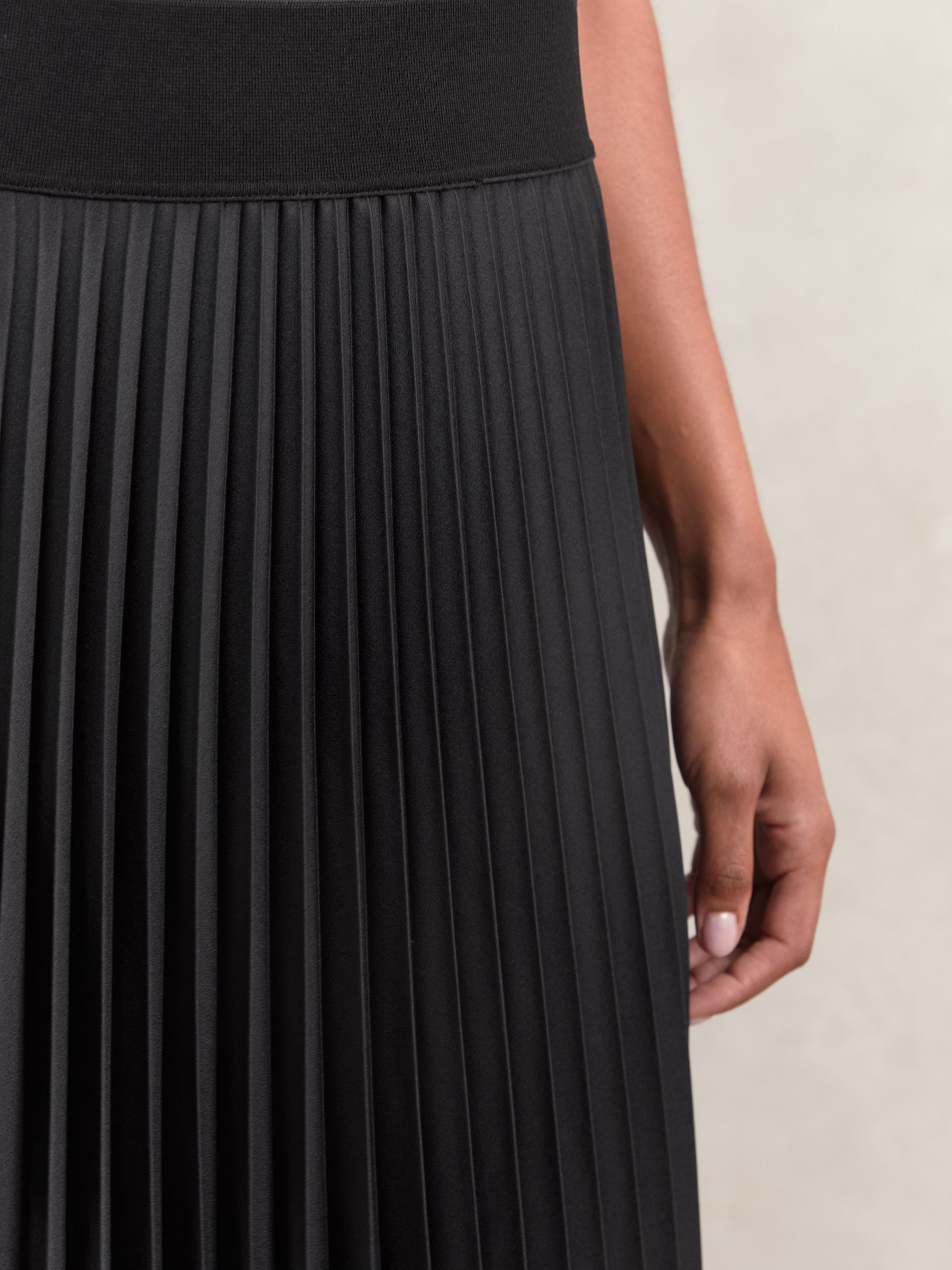 Pleated Midi Skirt in Black