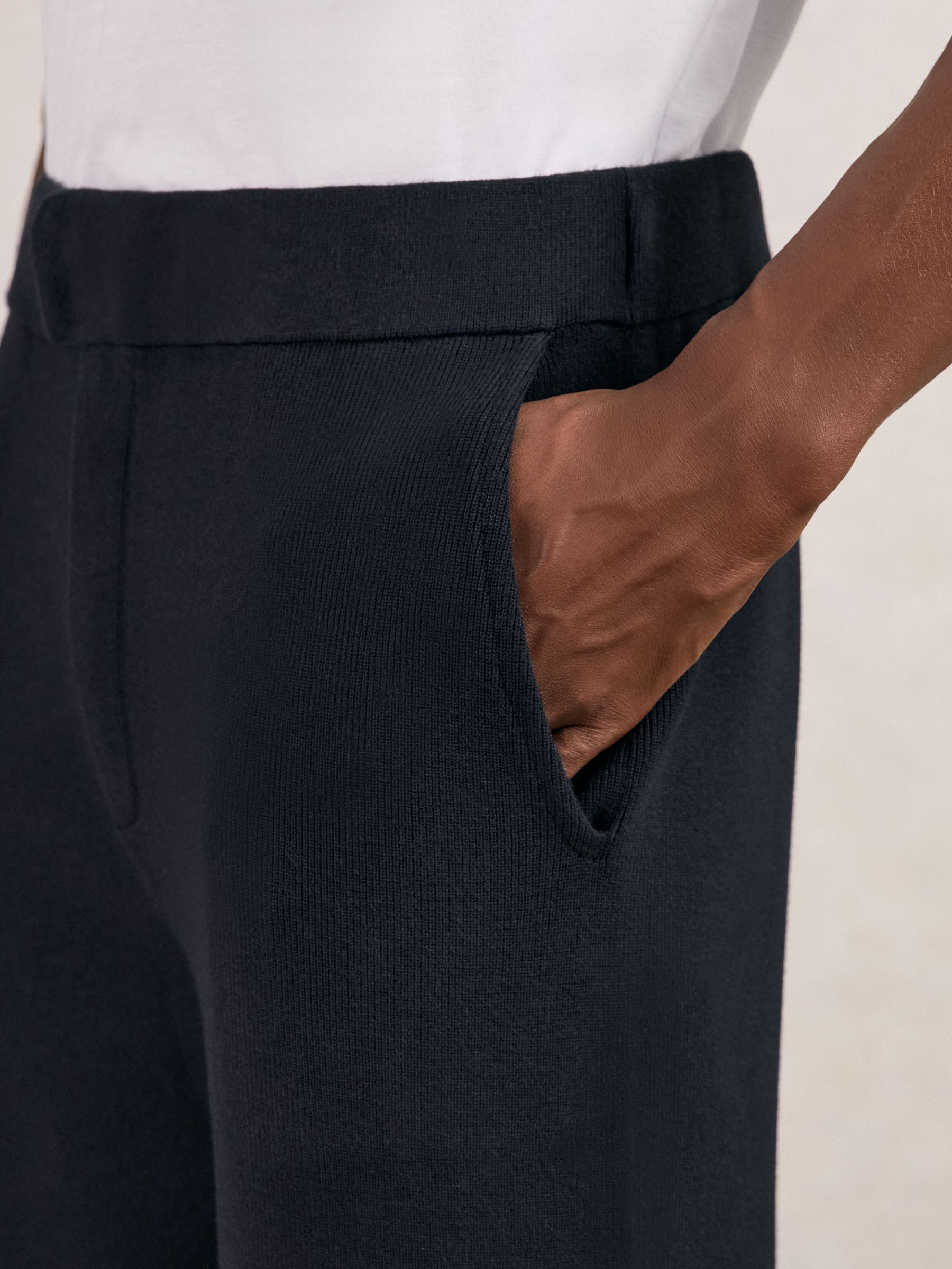 Tapered Fit Knitted Trousers in Navy
