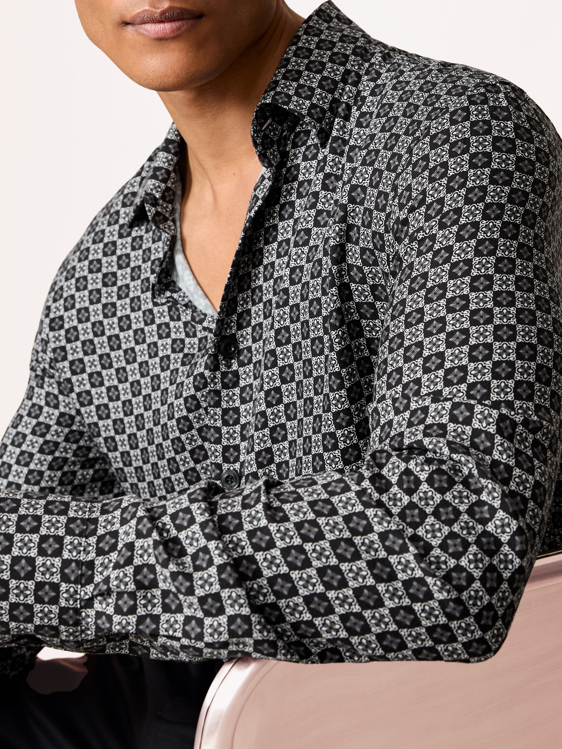 Medallion-Print Long-Sleeve Shirt in Black