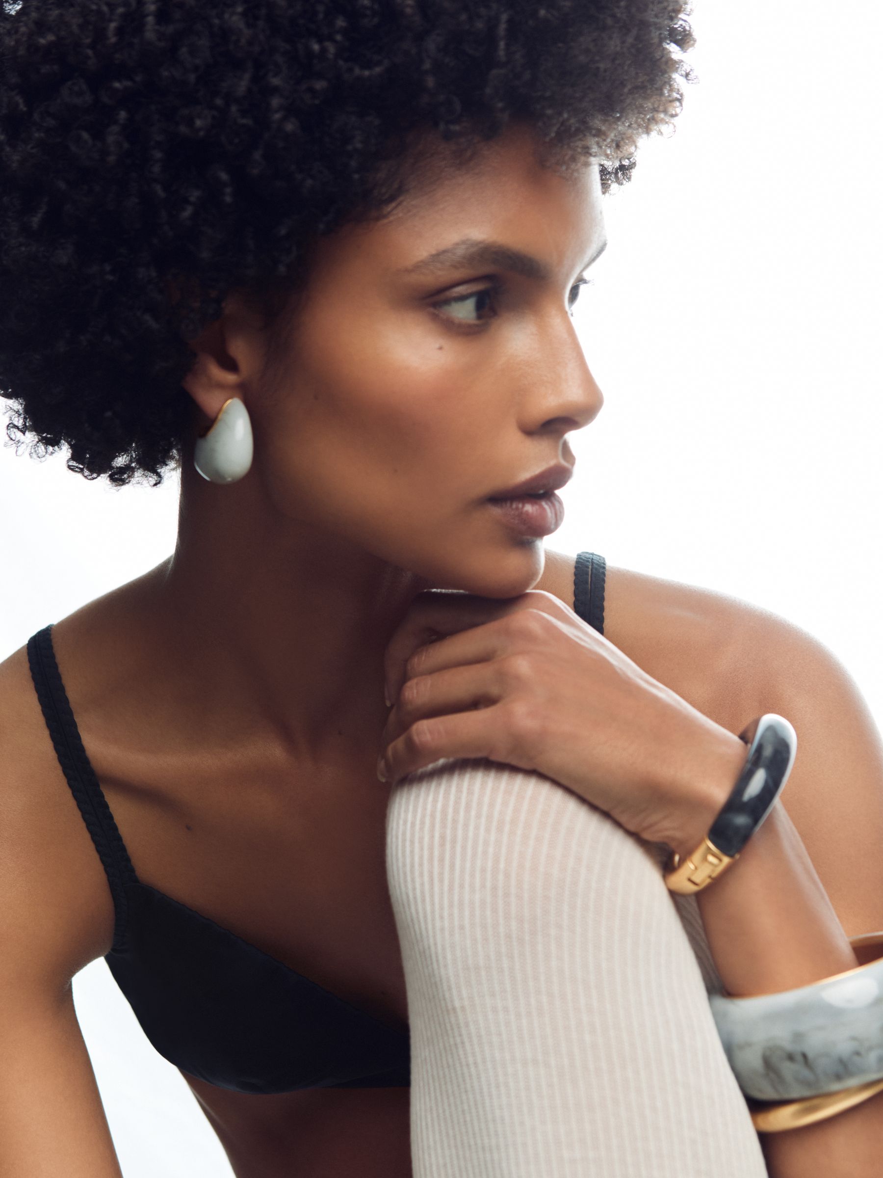 Tone Scoop Enamel Hinged Bangle in Gold