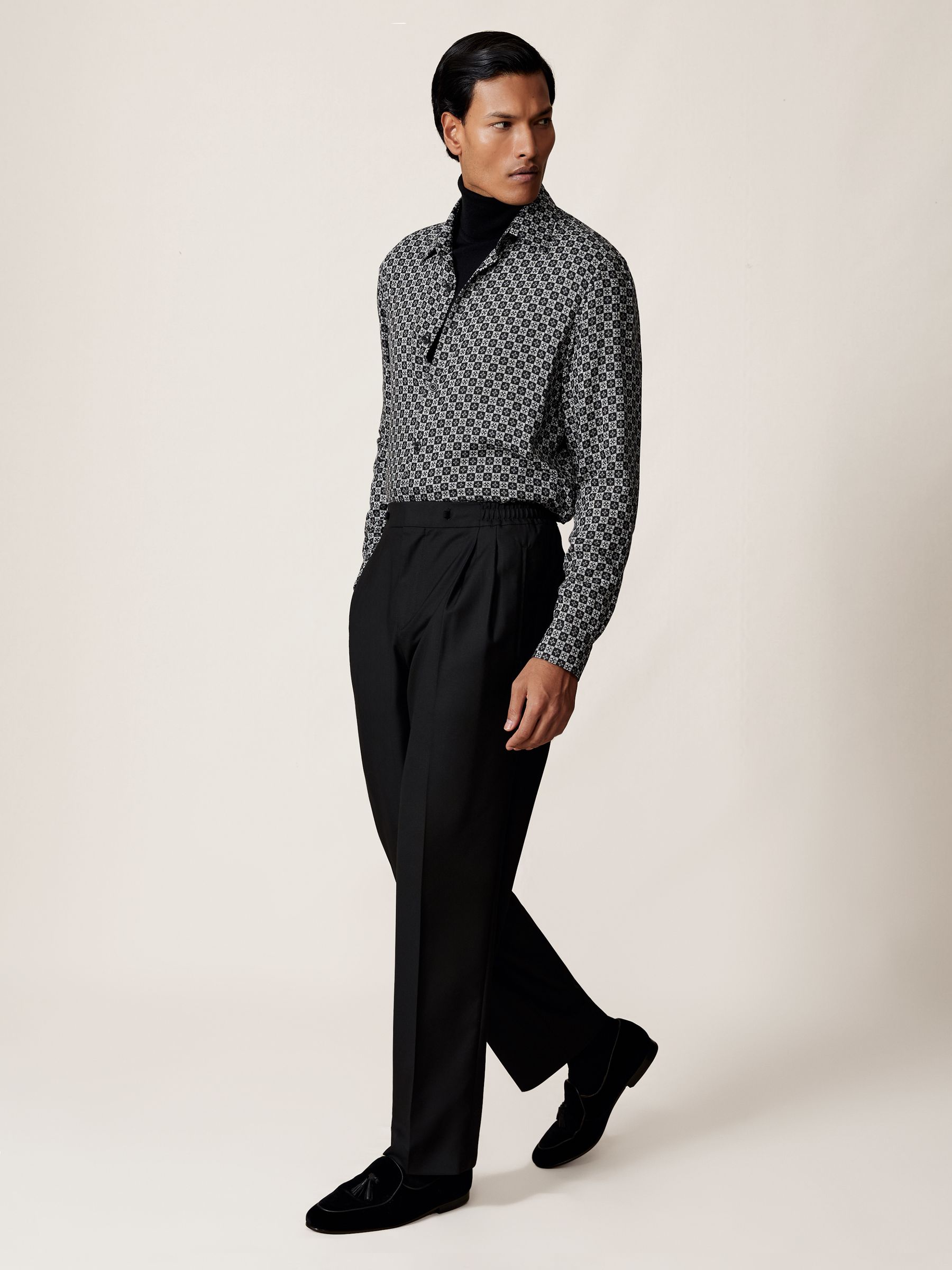 Medallion-Print Long-Sleeve Shirt in Black