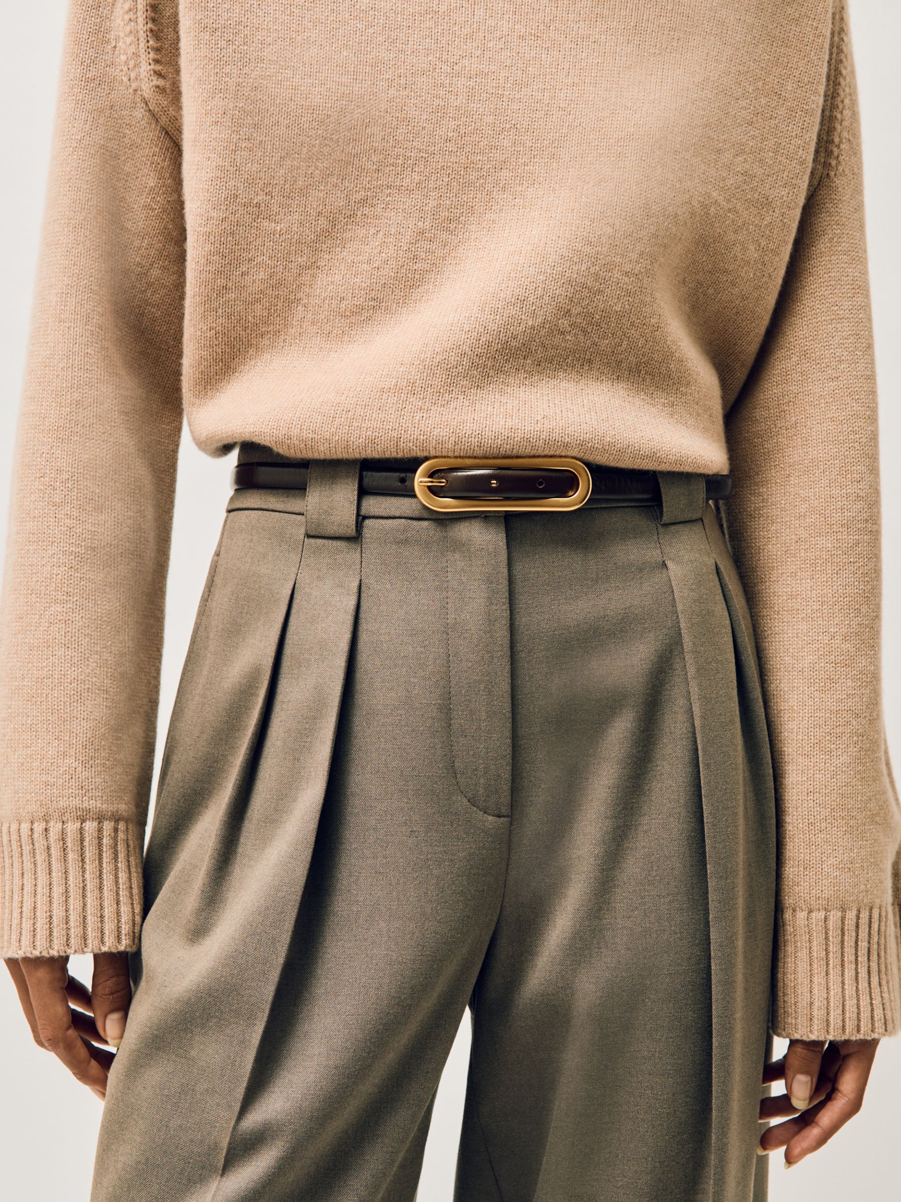 Thin Leather Elongated Buckle Belt in Black Snakeskin