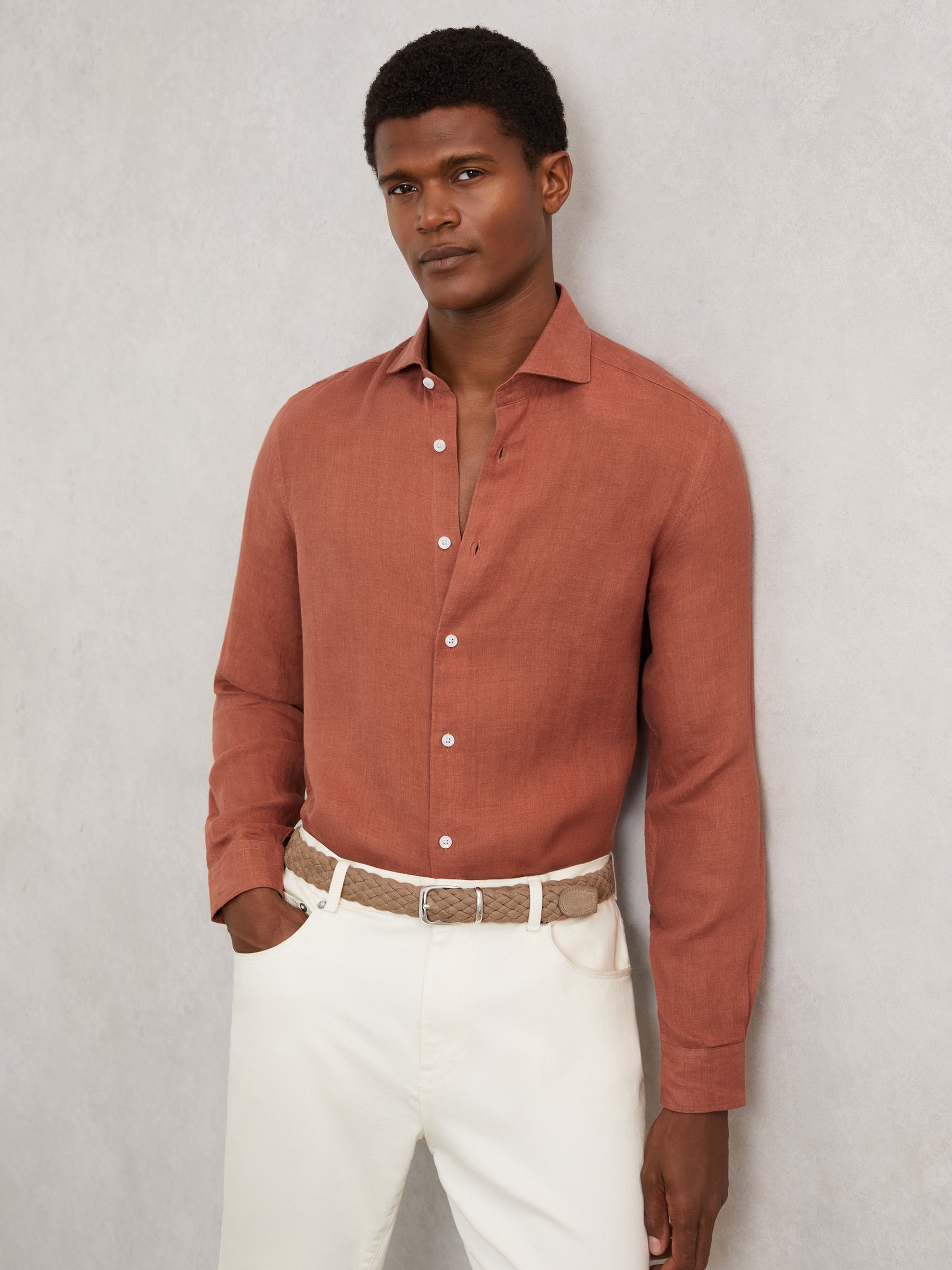 Linen Cutaway-Collar Shirt in Dark Brown