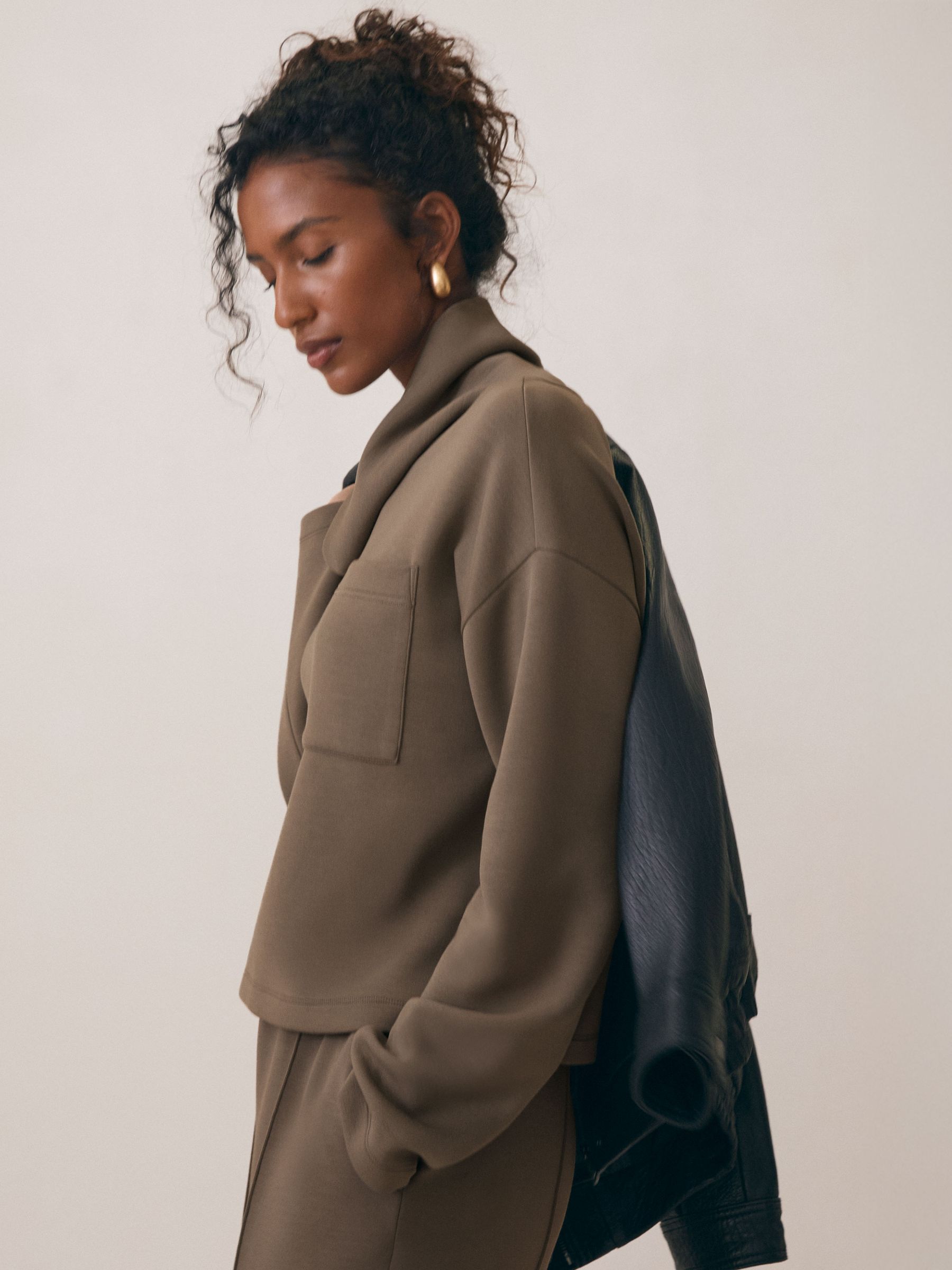 Interlock-Jersey Funnel-Neck Sweatshirt in Khaki Green