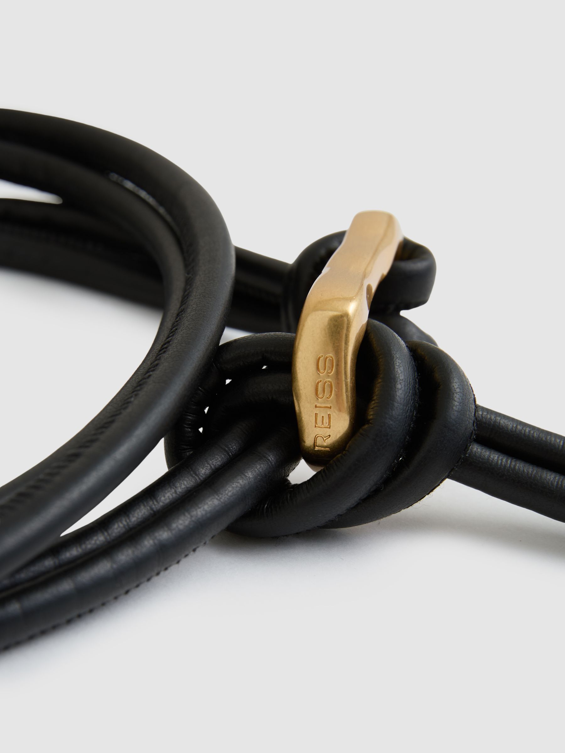Sculpted Buckle Tubular Tie Belt in Black