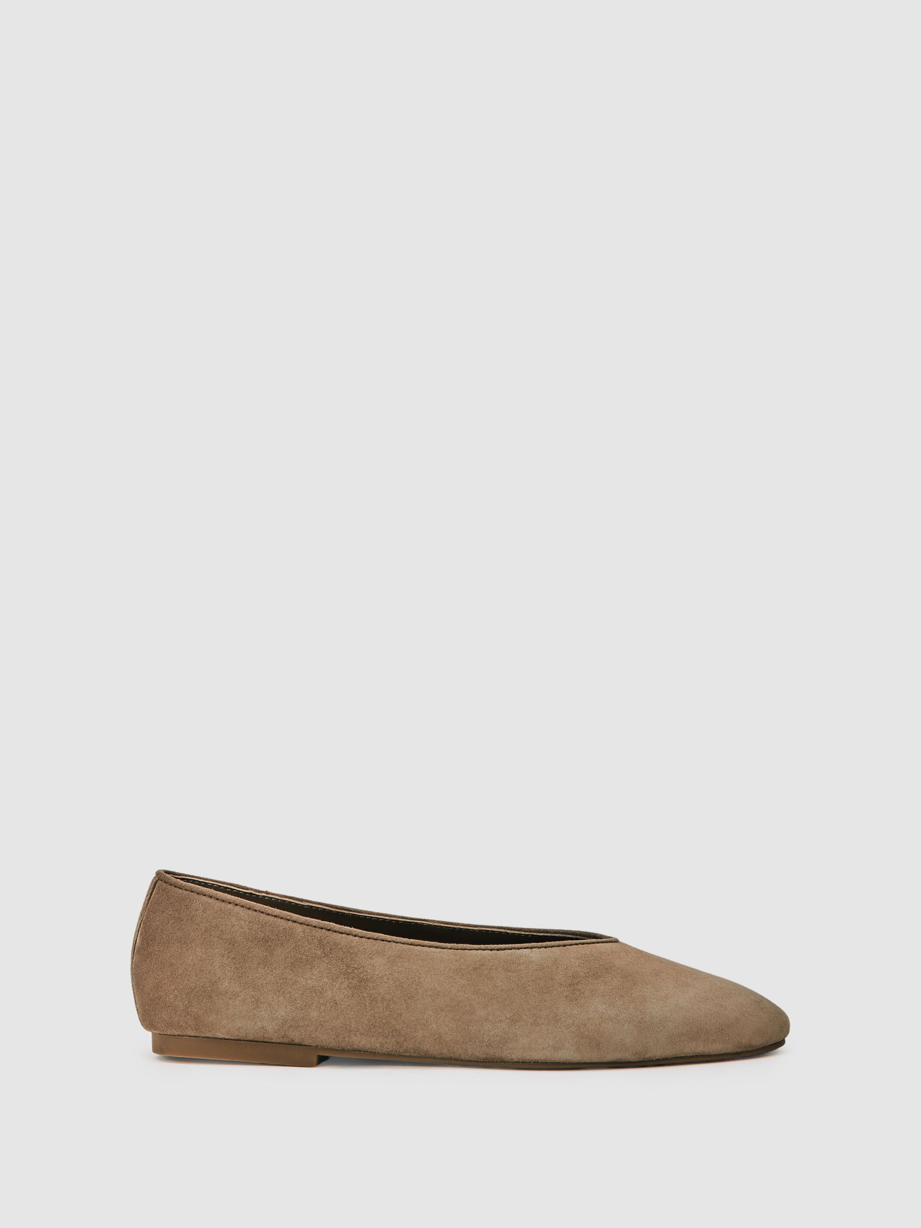 Leather Rounded-Point Toe Ballet Flats in Taupe