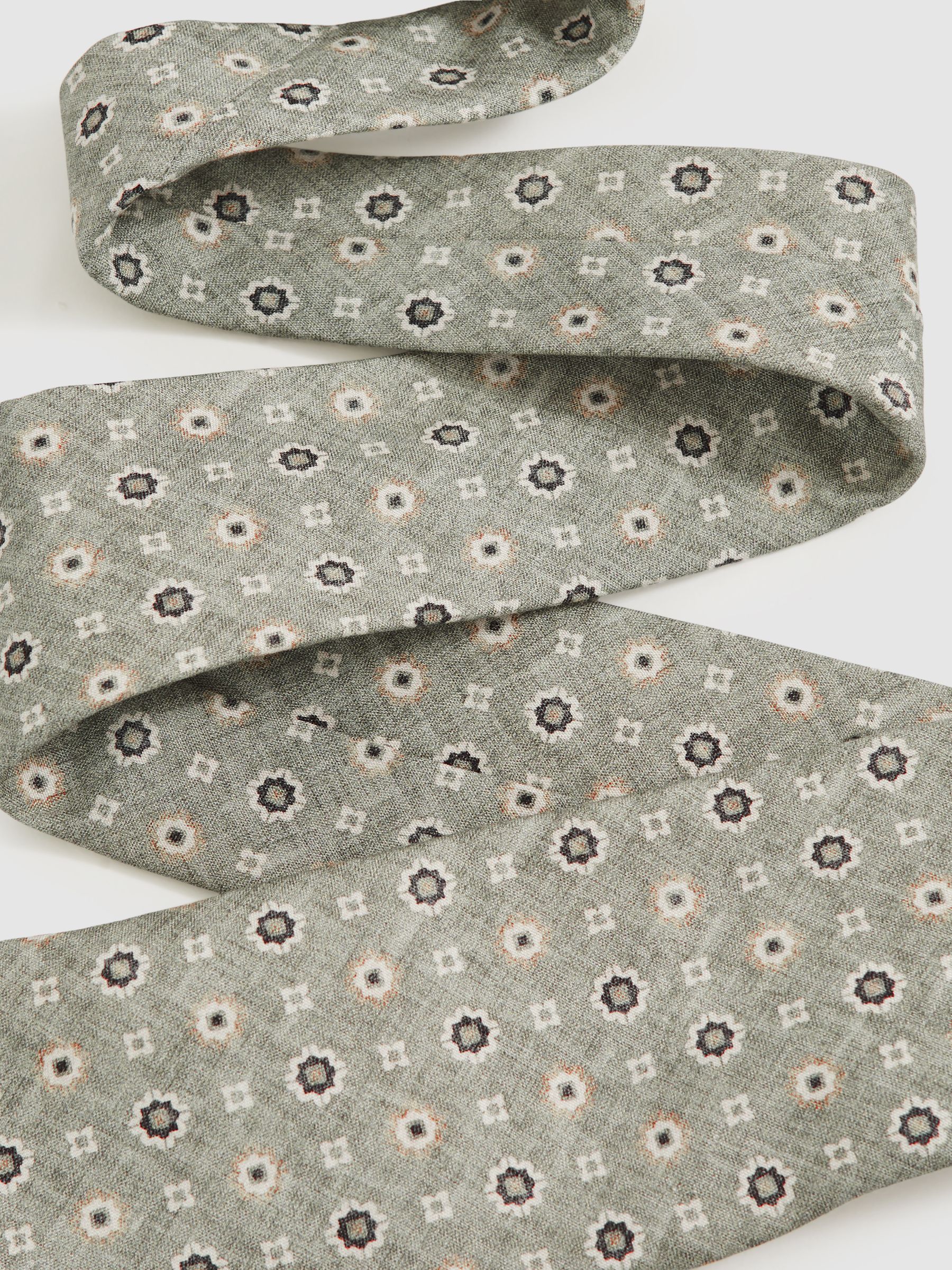 Silk Floral-Medallion Tie in Soft Sage