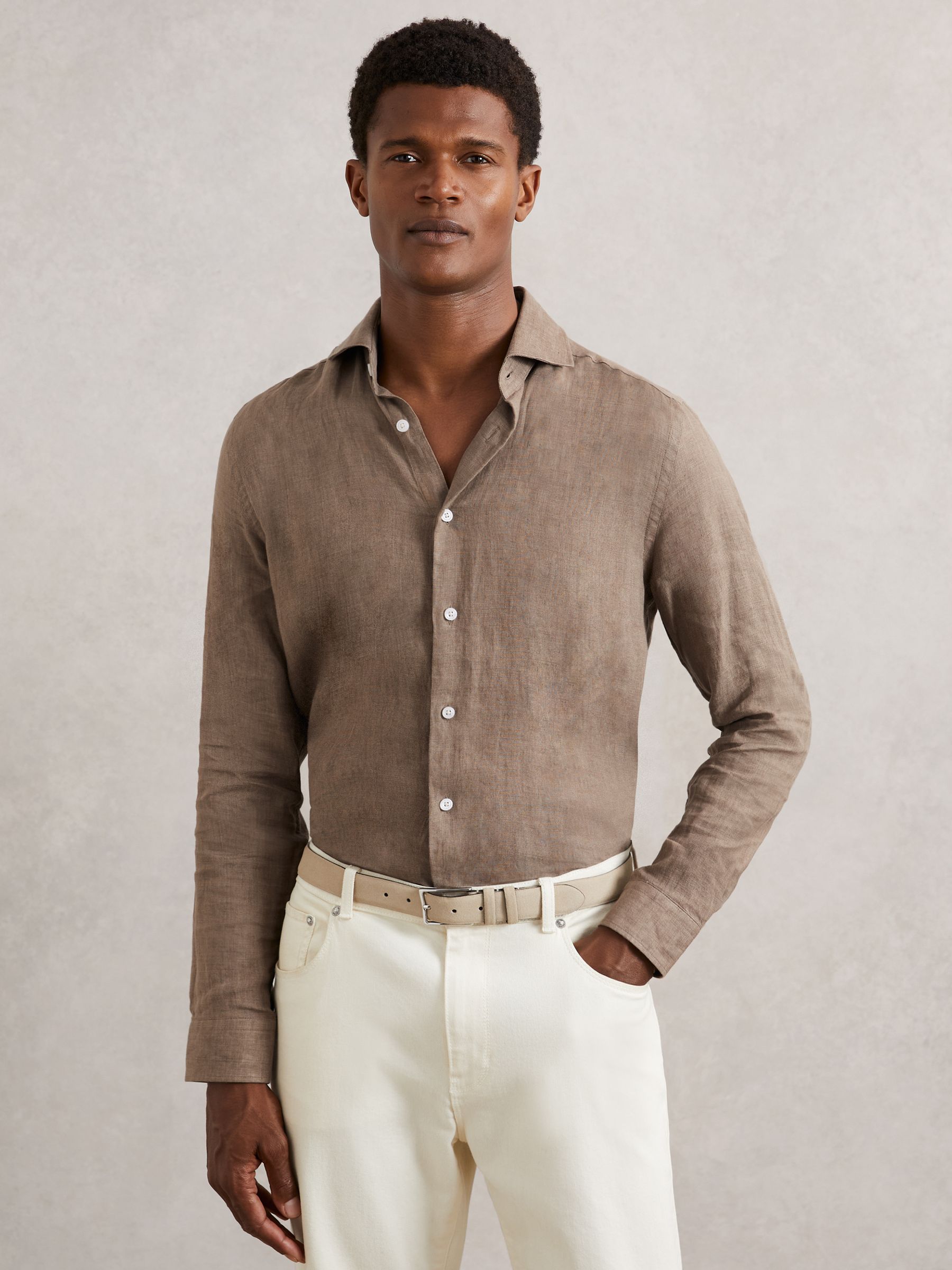 Linen Cutaway-Collar Shirt in Light Taupe Brown